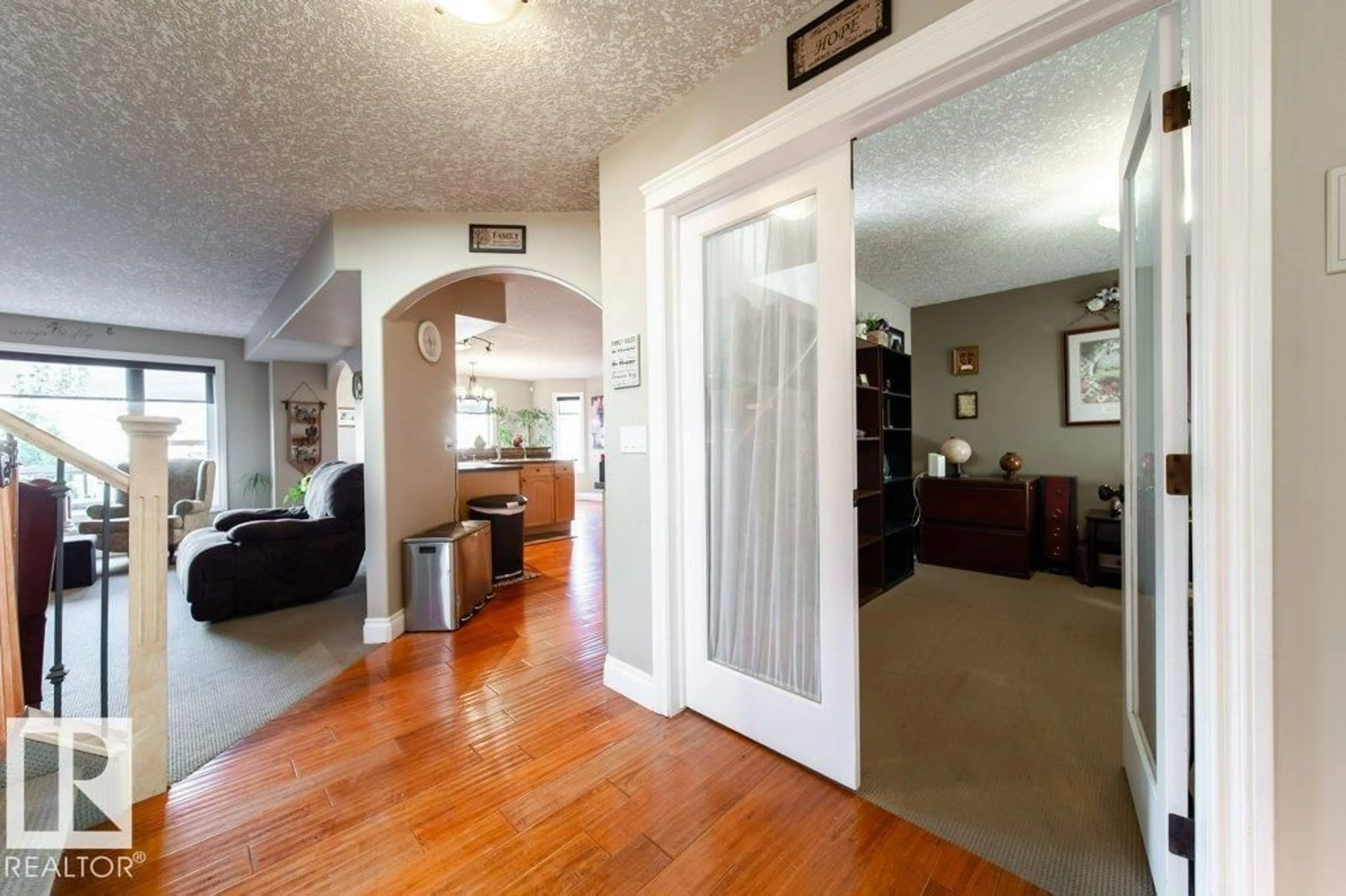 Indoor foyer for 6040 166 AV, Edmonton Alberta T5Y0A8