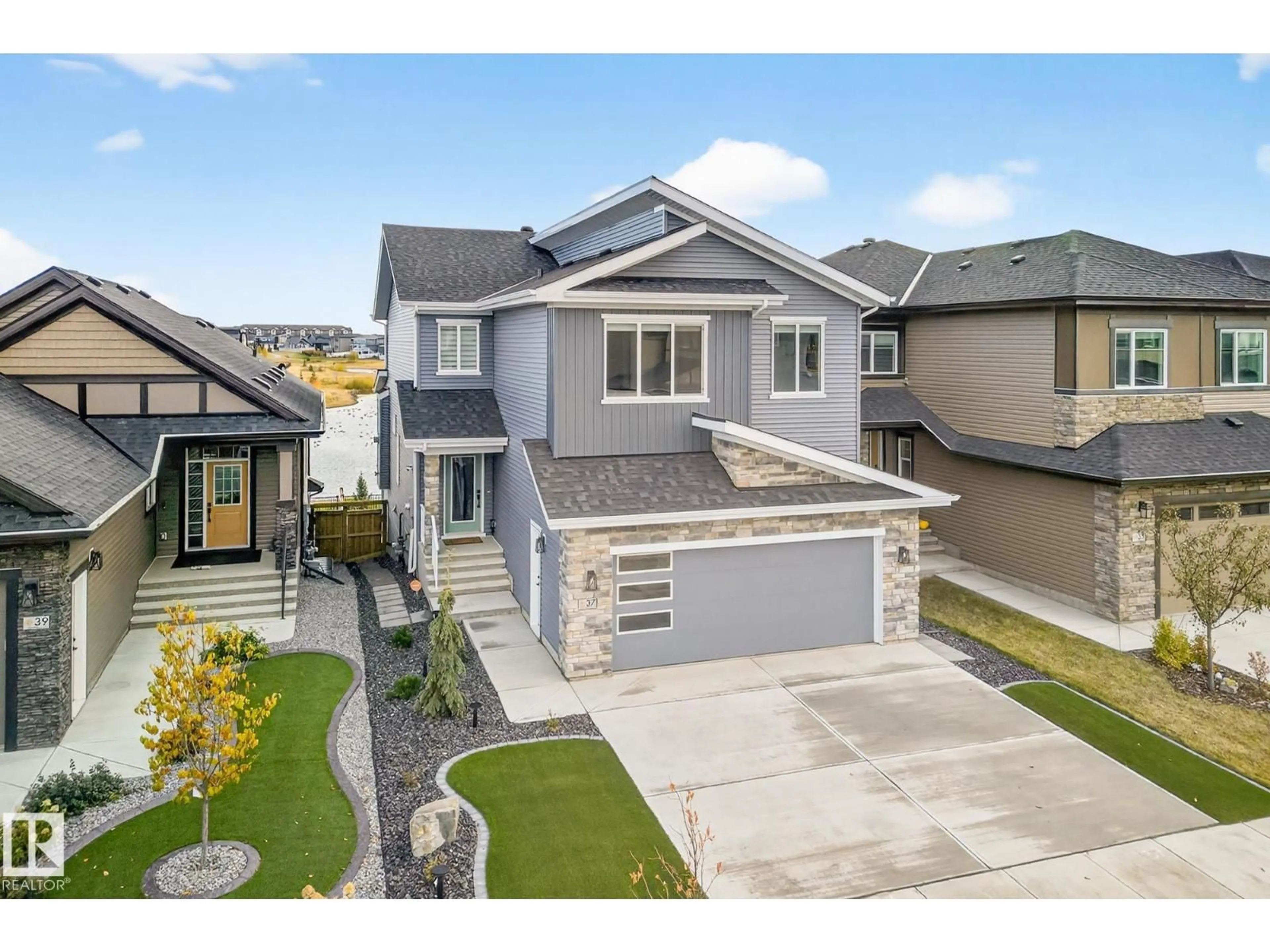 Home with vinyl exterior material, street for 37 EDGEFIELD WY, St. Albert Alberta T8N8A1
