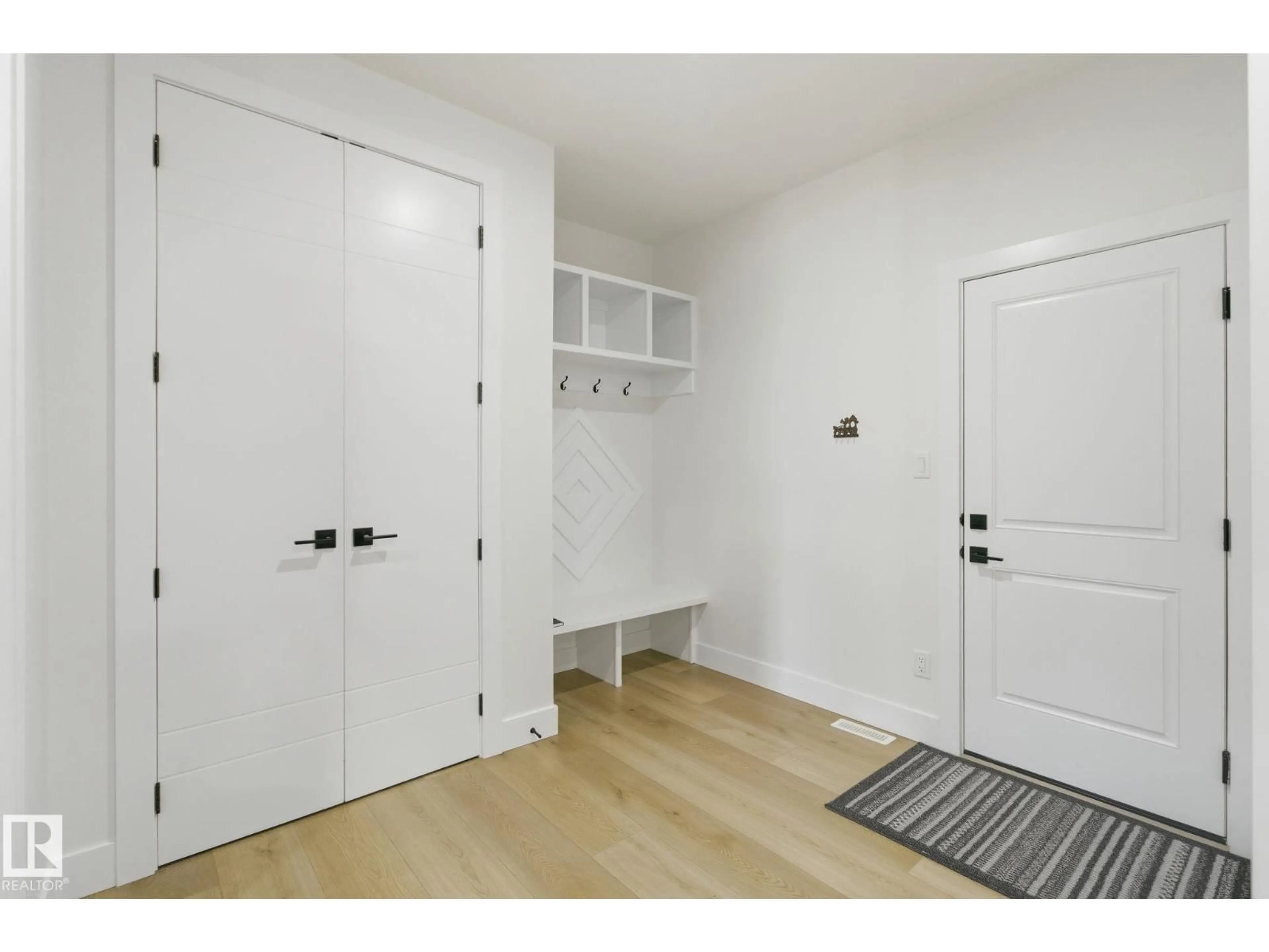 Indoor entryway for 5611 CAUTLEY COVE CV, Edmonton Alberta T6W4P7