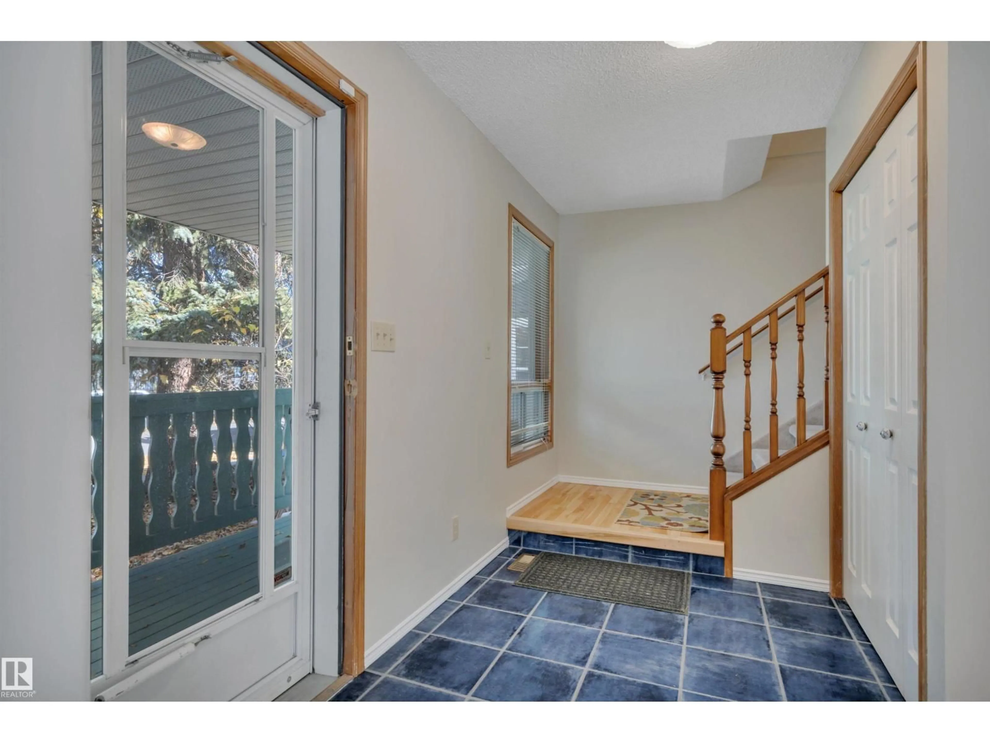 Indoor entryway for 9747 81 AV, Edmonton Alberta T6E1W1