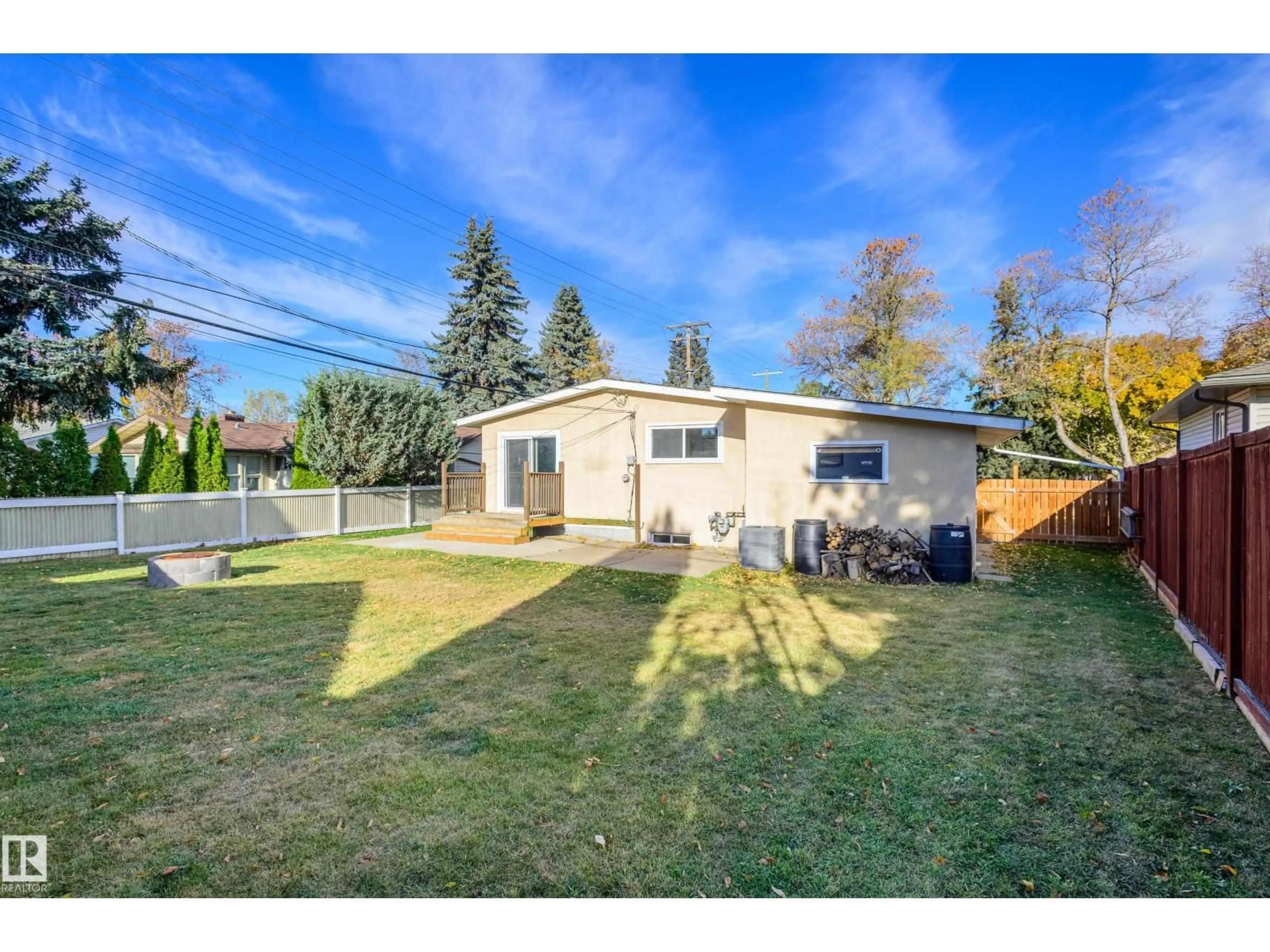 A pic from outside/outdoor area/front of a property/back of a property/a pic from drone, street for 20 GRANDVILLE AV, St. Albert Alberta T8N0T4