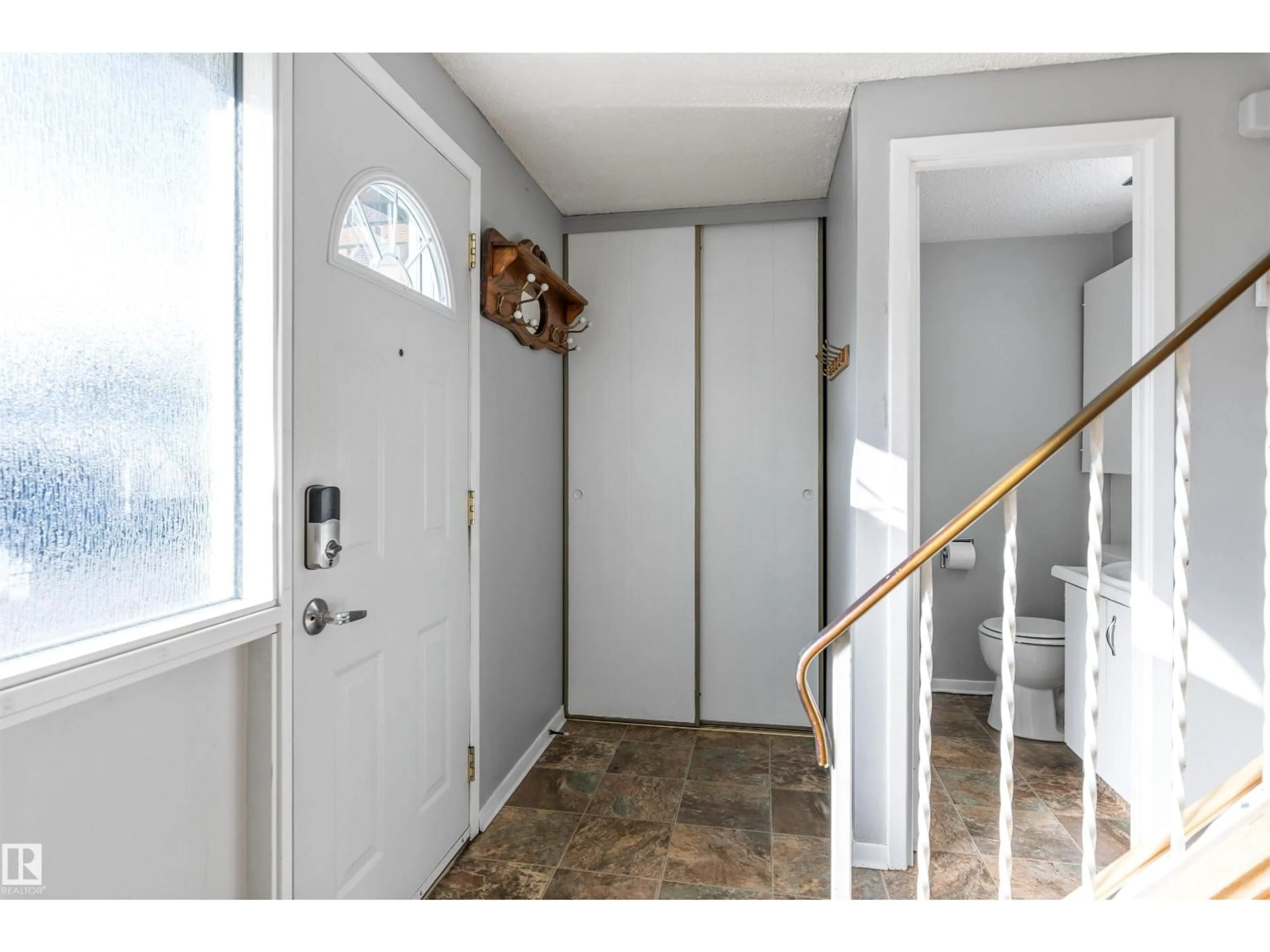 Indoor entryway for 175 RIDGEWOOD, St. Albert Alberta T8N0E9
