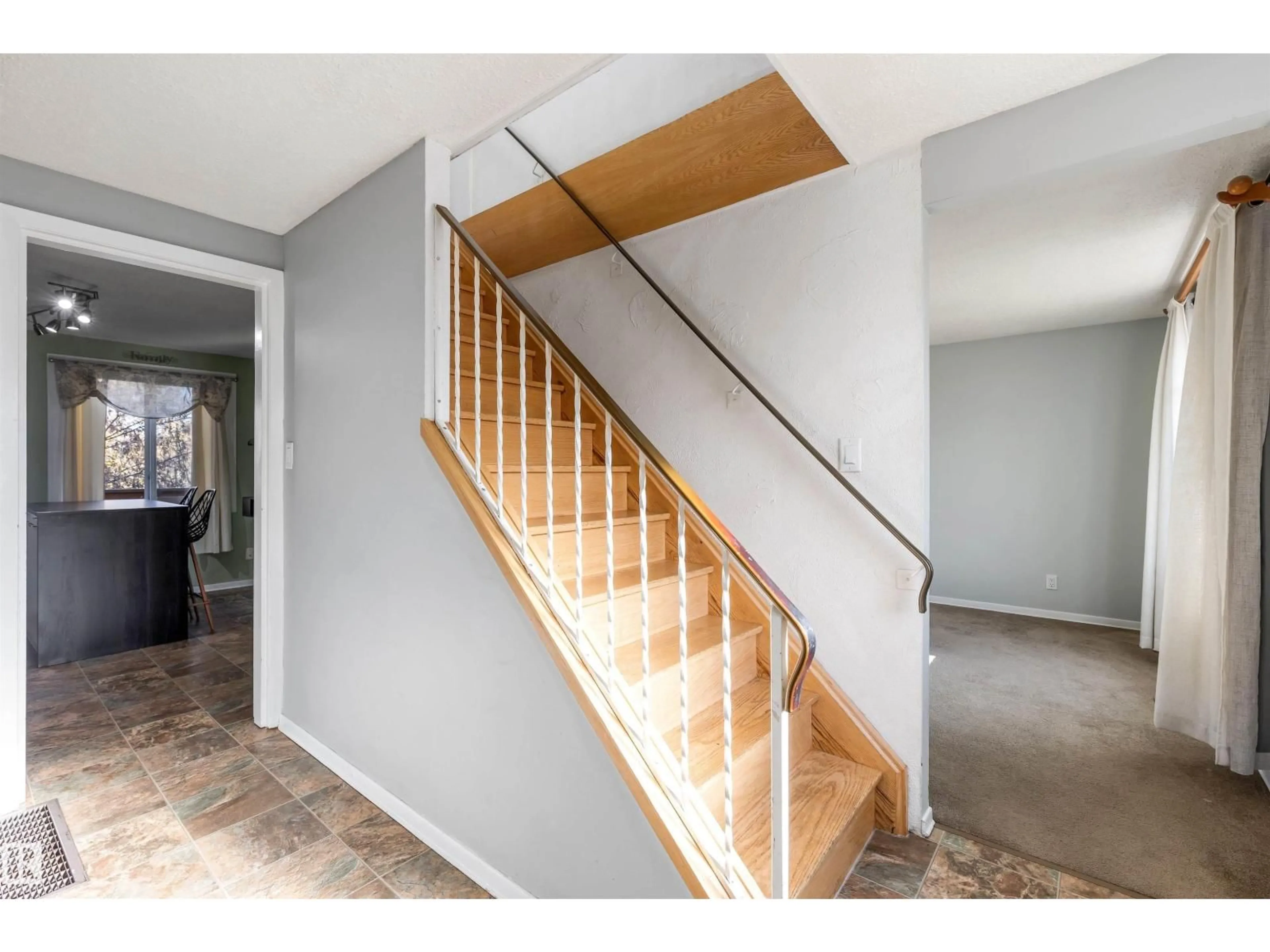 Stairs for 175 RIDGEWOOD, St. Albert Alberta T8N0E9