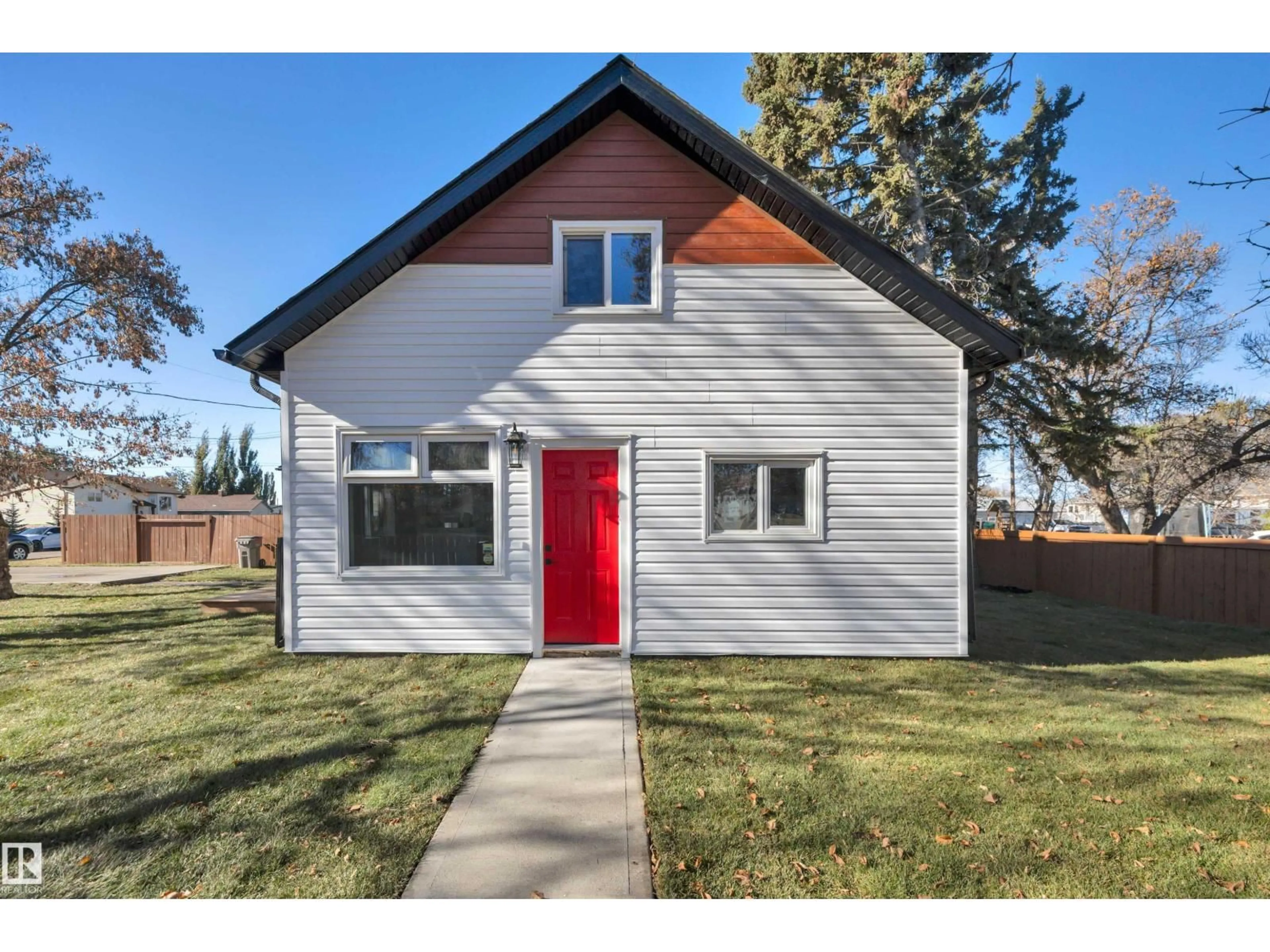 Home with vinyl exterior material, street for 5004 45TH AV, Calmar Alberta T0C0V0