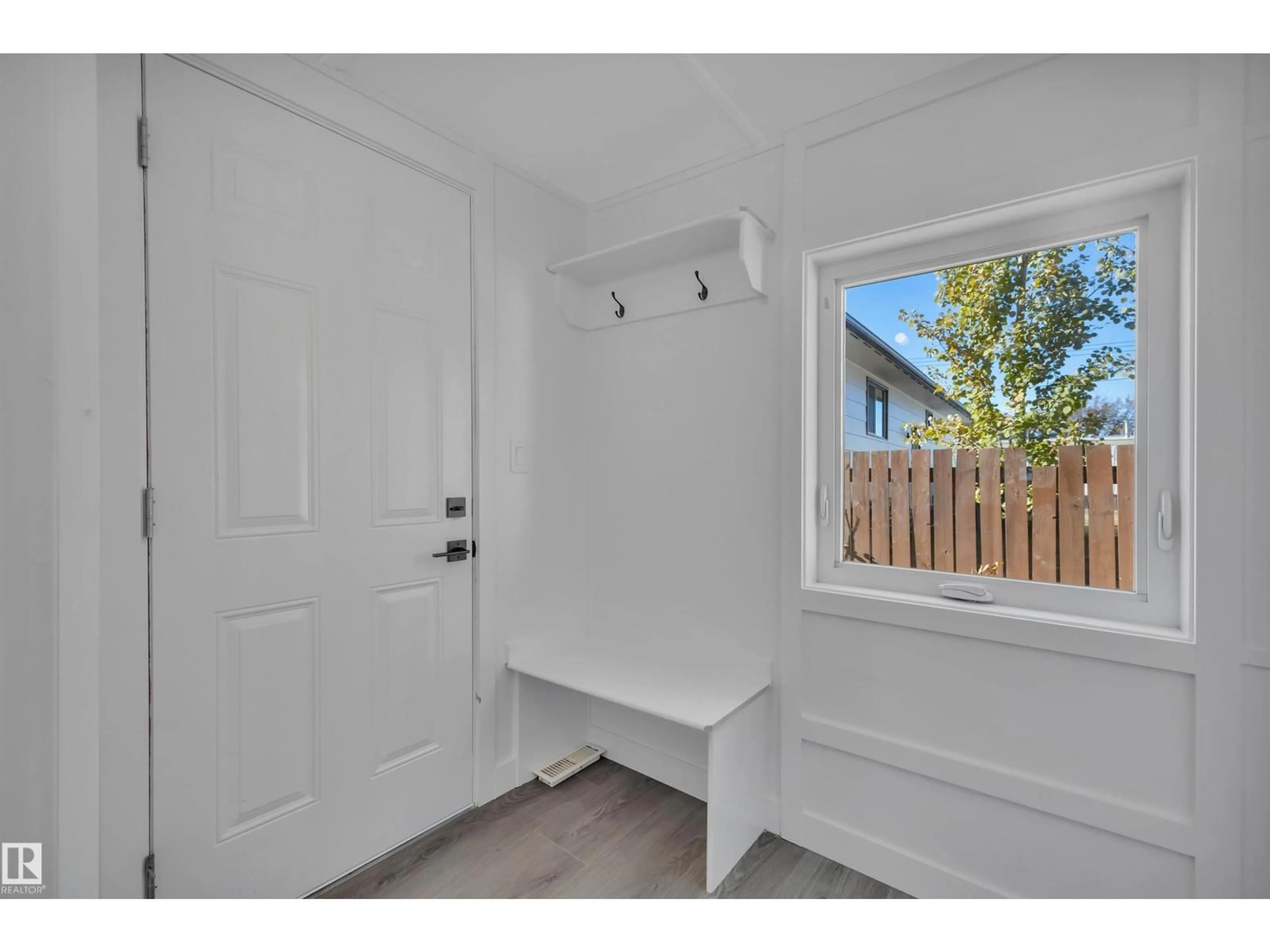Indoor entryway for 5004 45TH AV, Calmar Alberta T0C0V0