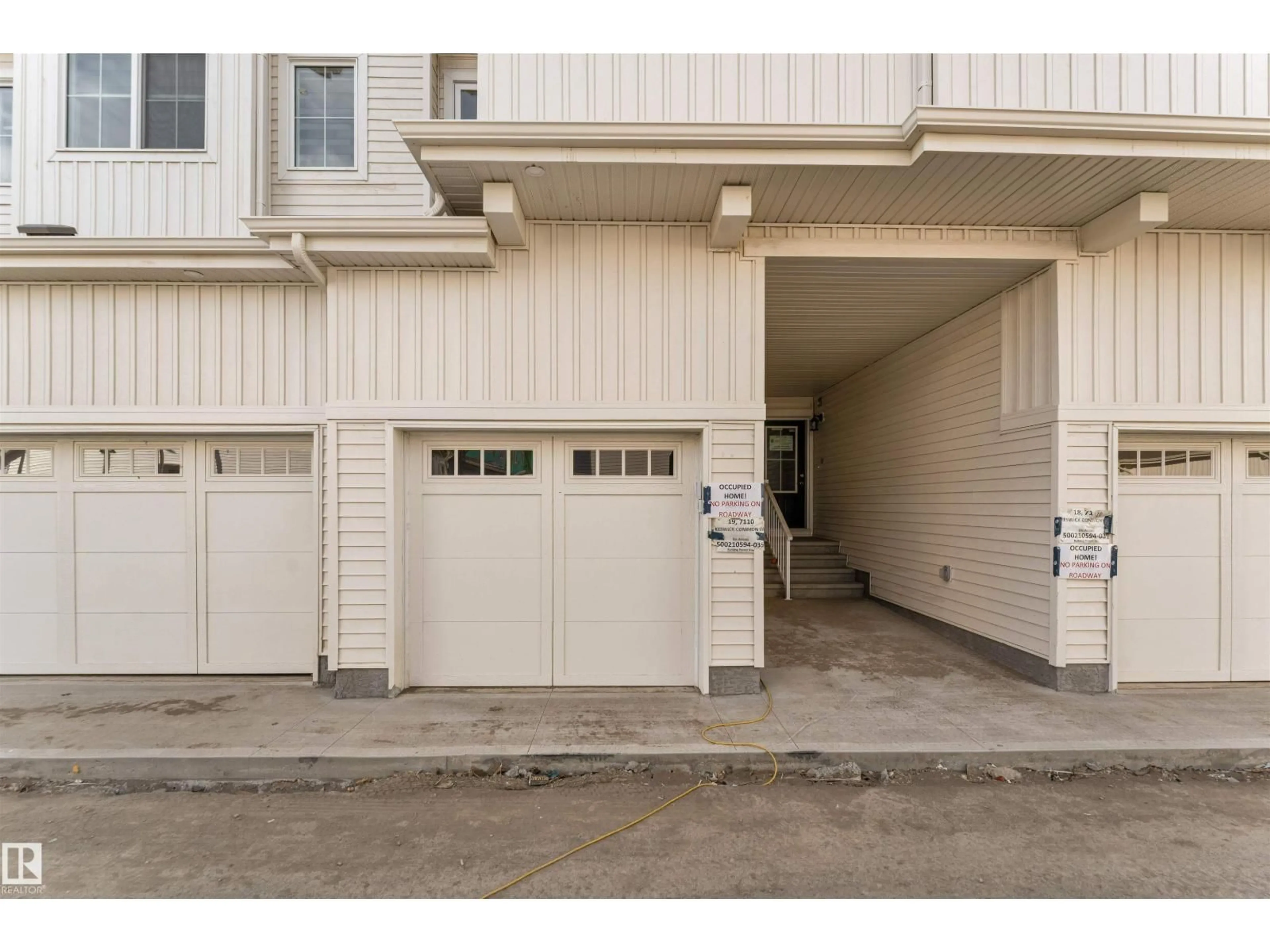 Indoor garage for 7110 - 19 KESWICK CM, Edmonton Alberta T6W5P7