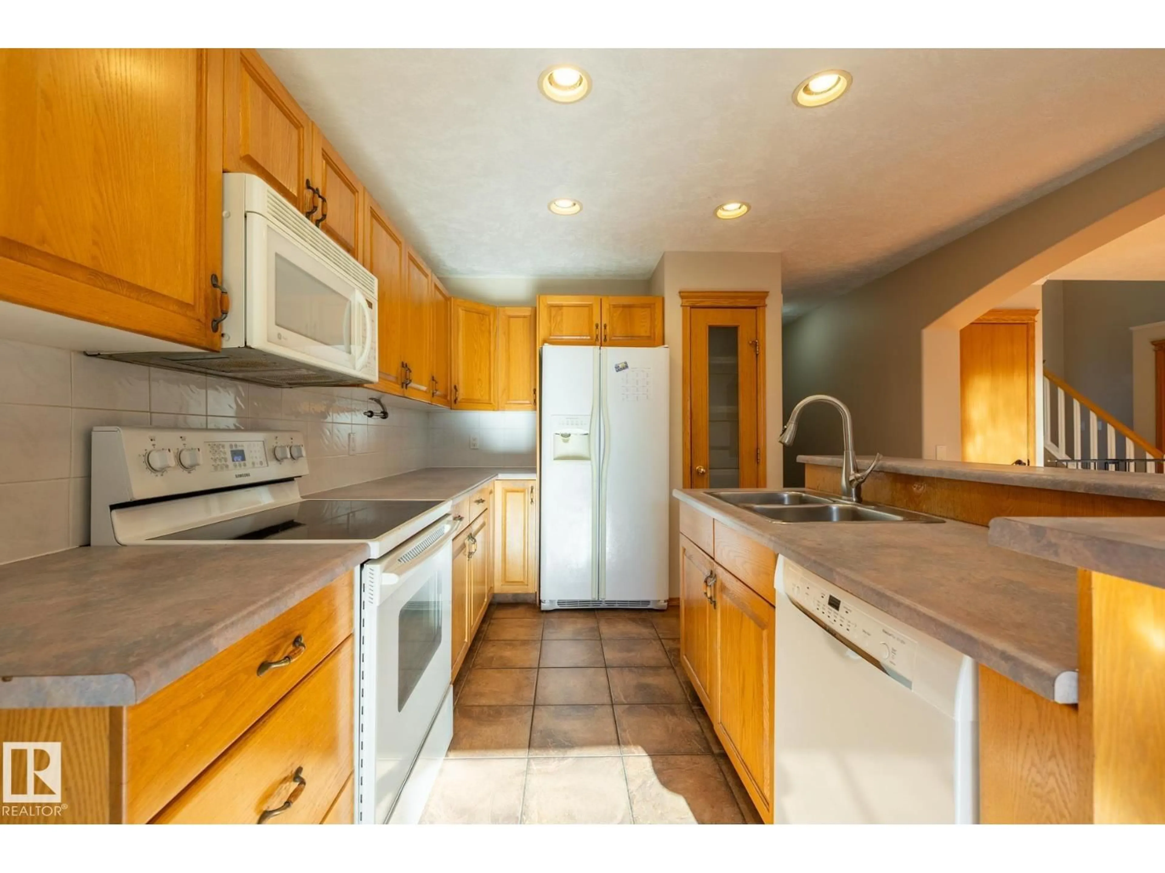 Standard kitchen, unknown for NW - 9813 180 AV, Edmonton Alberta T5X6A1