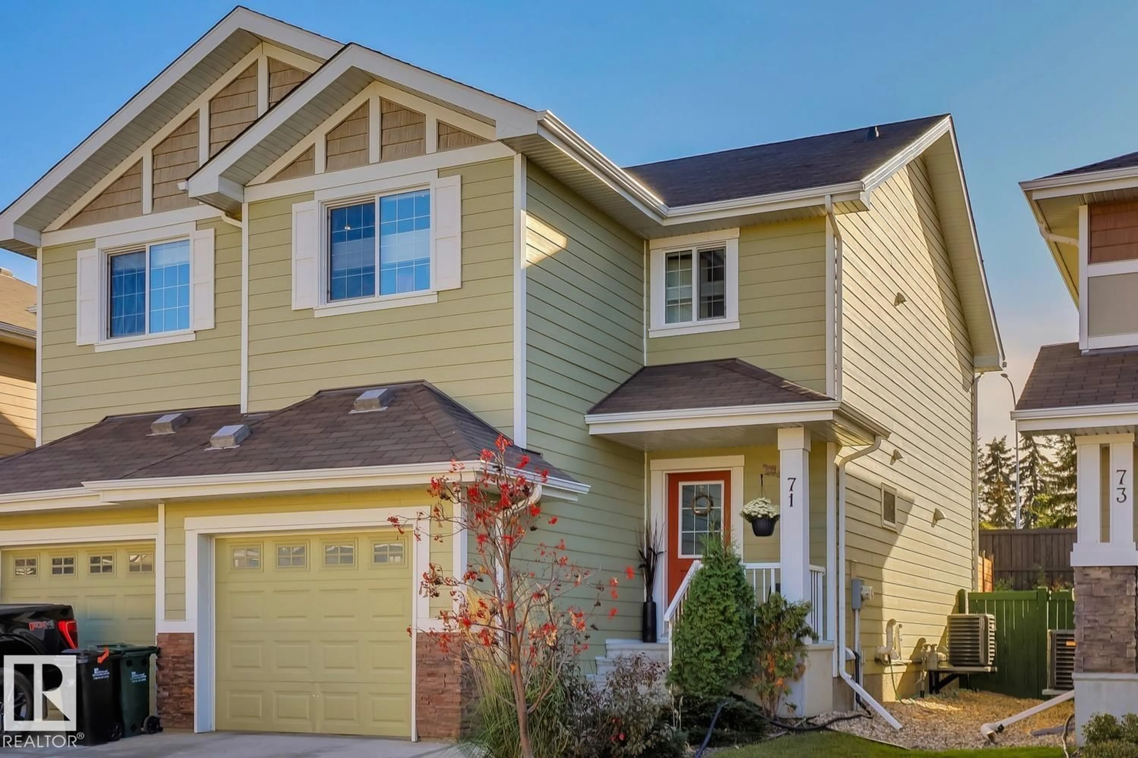 Home with vinyl exterior material, street for 71 219 CHARLOTTE WY, Sherwood Park Alberta T8H0T3