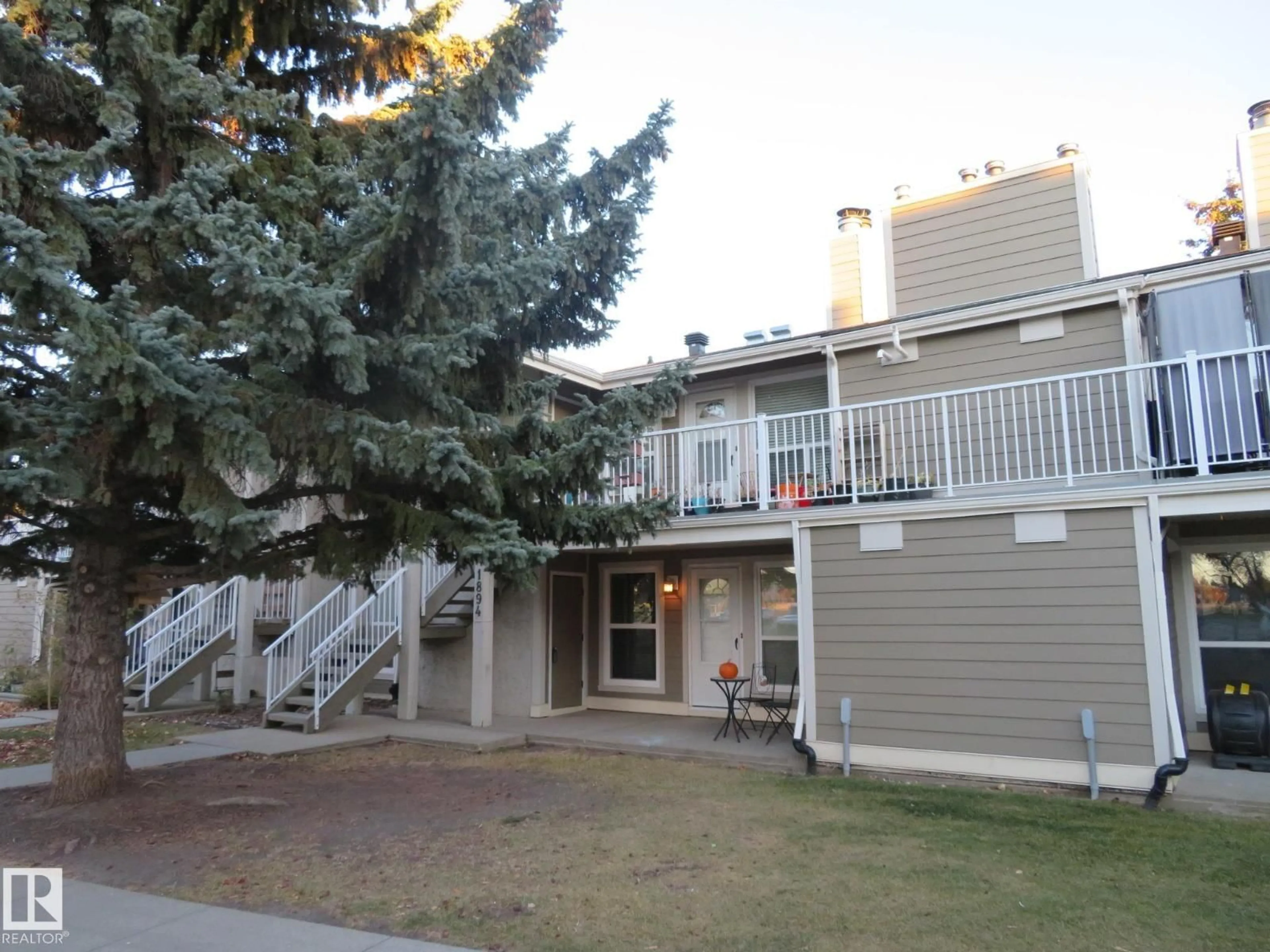 Patio, unknown for NW - 1892 111A ST, Edmonton Alberta T6J4T7