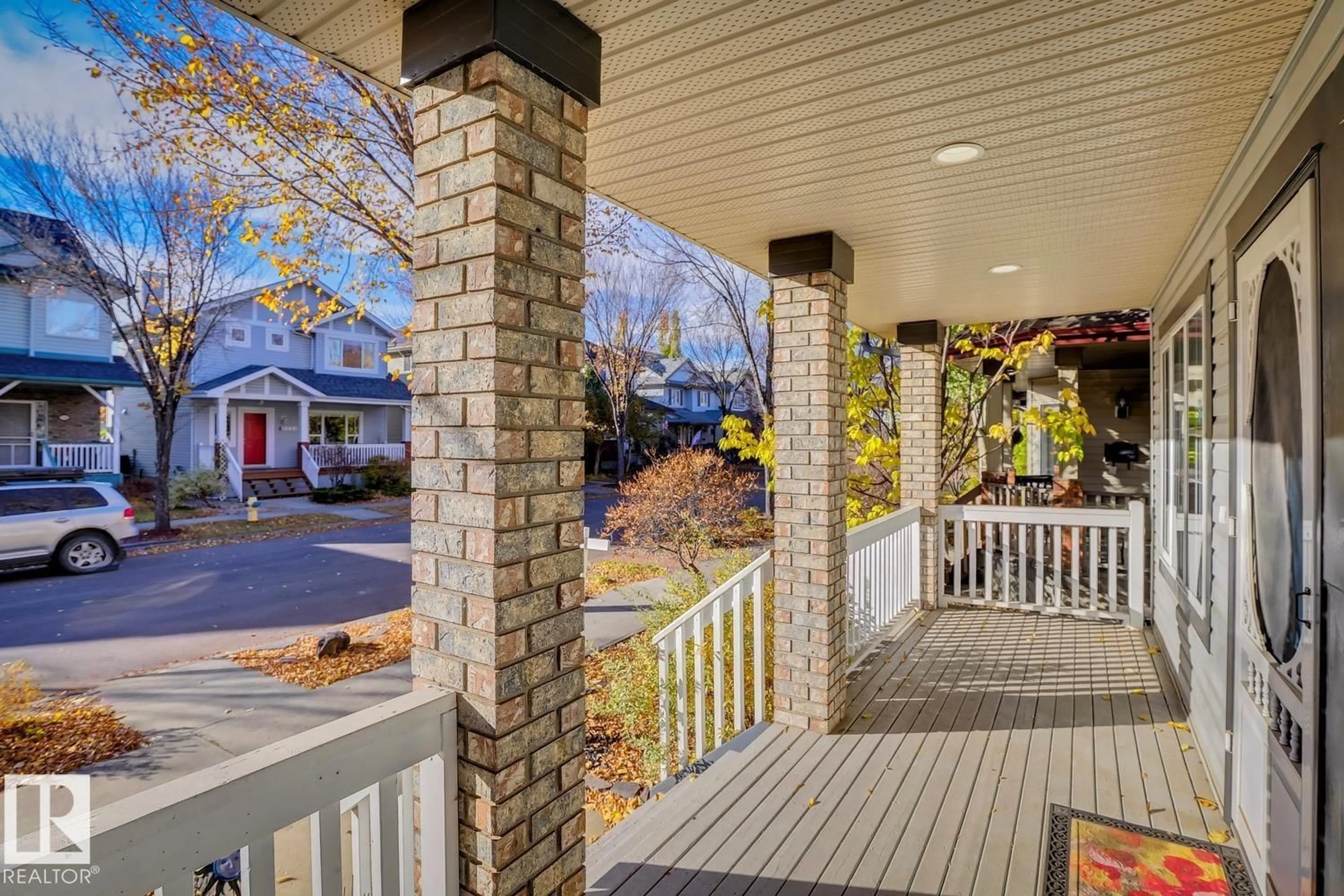 Patio, street for 9923 88 ST, Edmonton Alberta T5H4N1