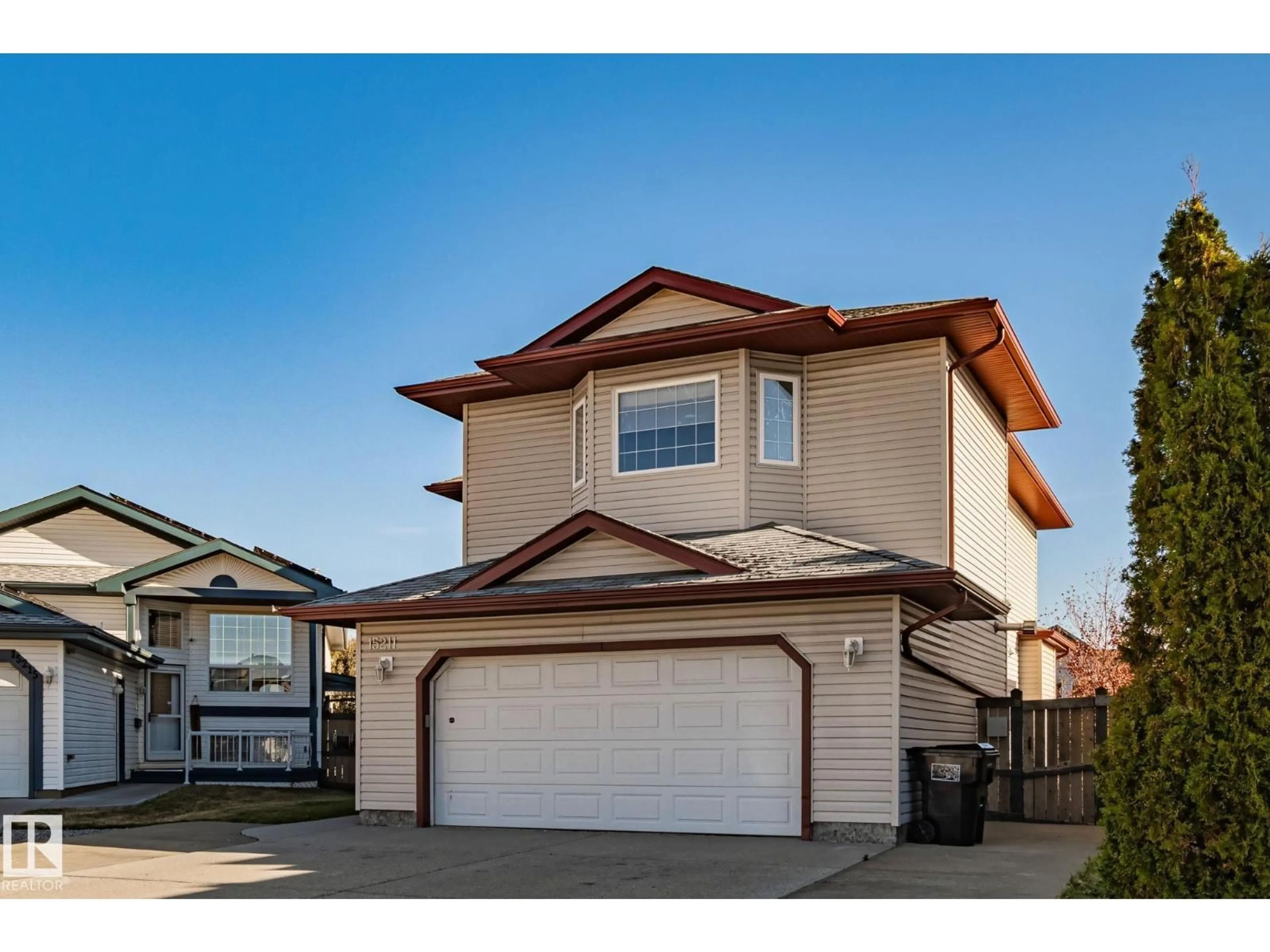 Home with vinyl exterior material, street for NW - 15211 44 ST, Edmonton Alberta T5Y3C4