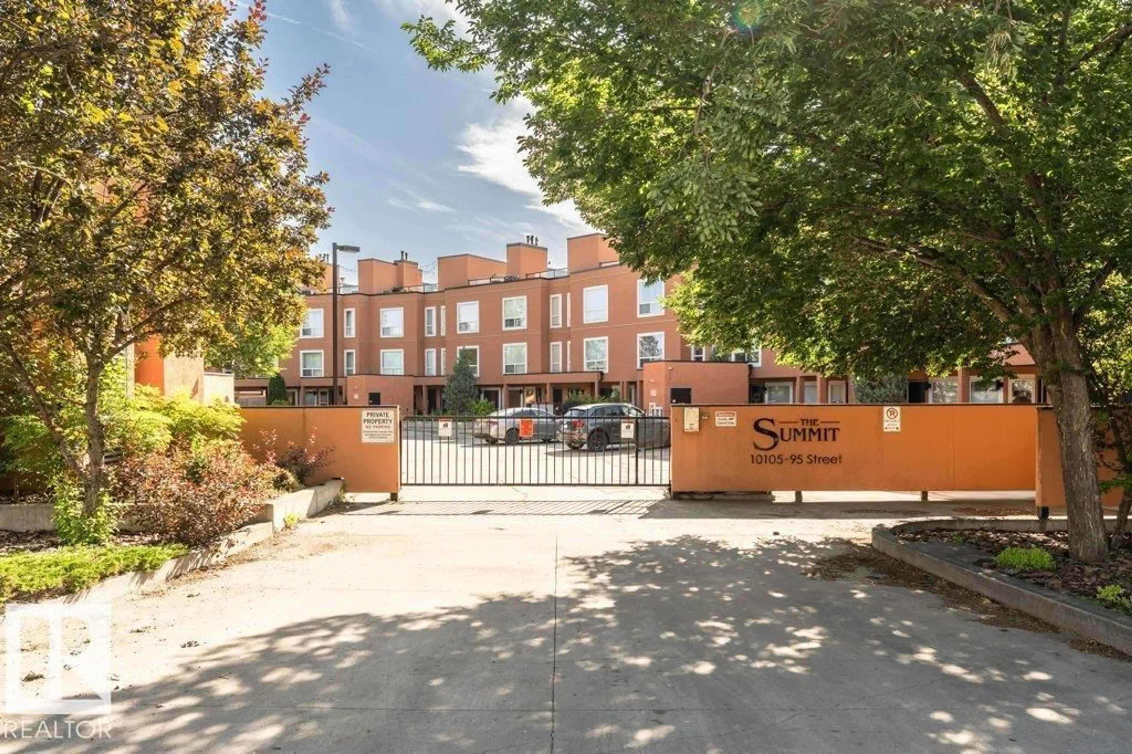 Patio, street for #214 - 10105 95 ST, Edmonton Alberta T5H4M4