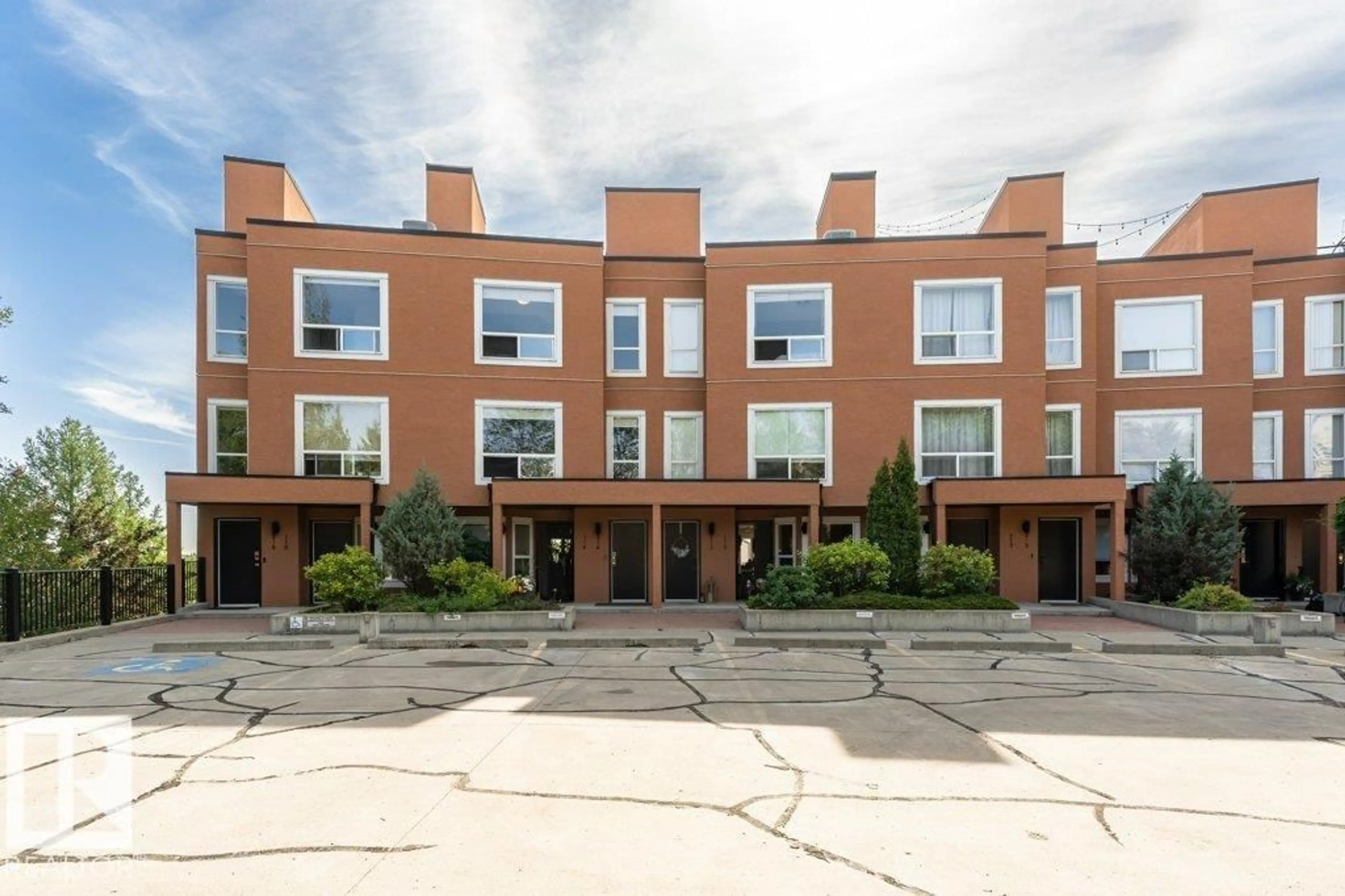 Unknown for #214 - 10105 95 ST, Edmonton Alberta T5H4M4