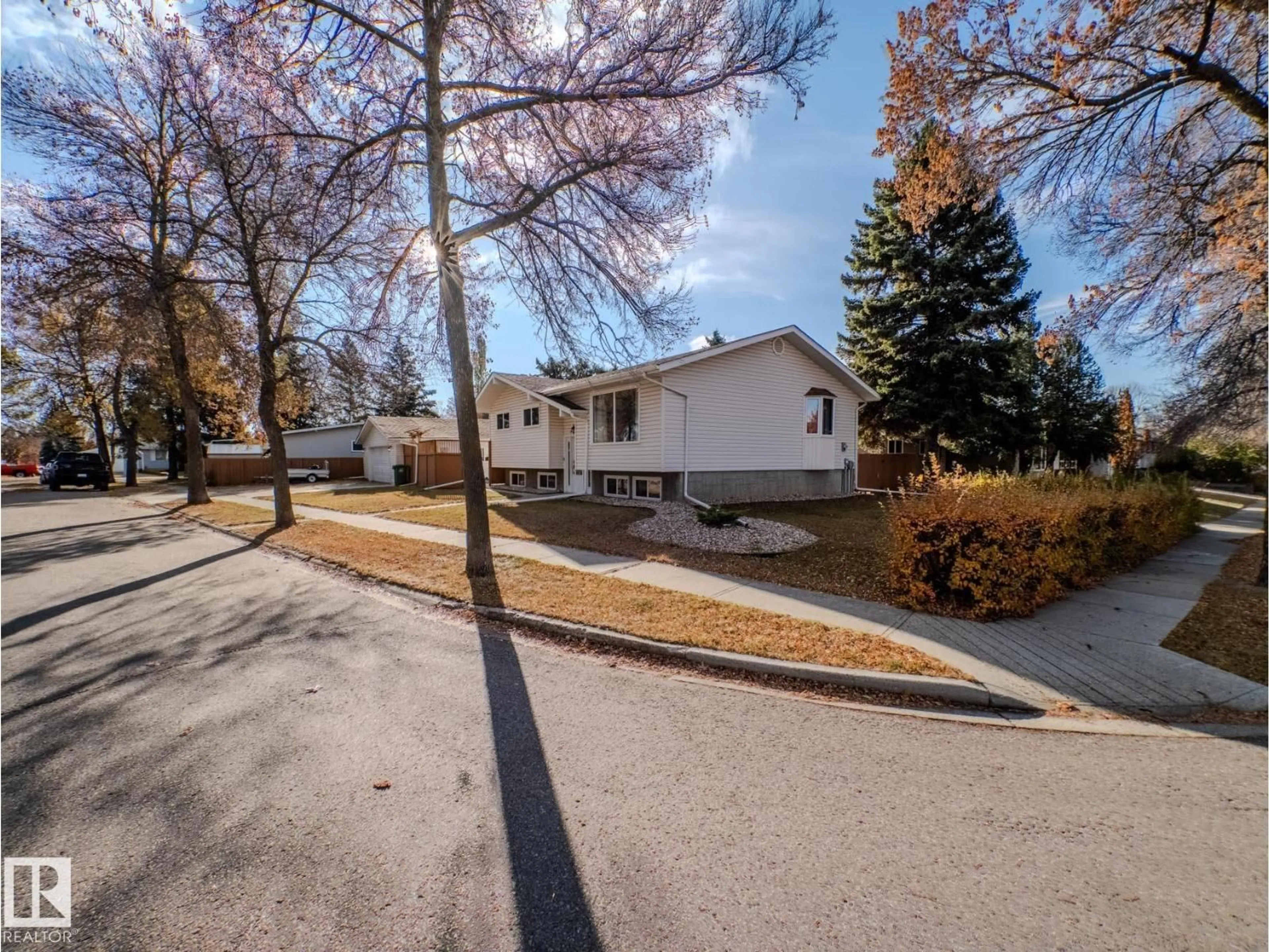 A pic from outside/outdoor area/front of a property/back of a property/a pic from drone, street for 11 FALCON CR, St. Albert Alberta T8N1T9