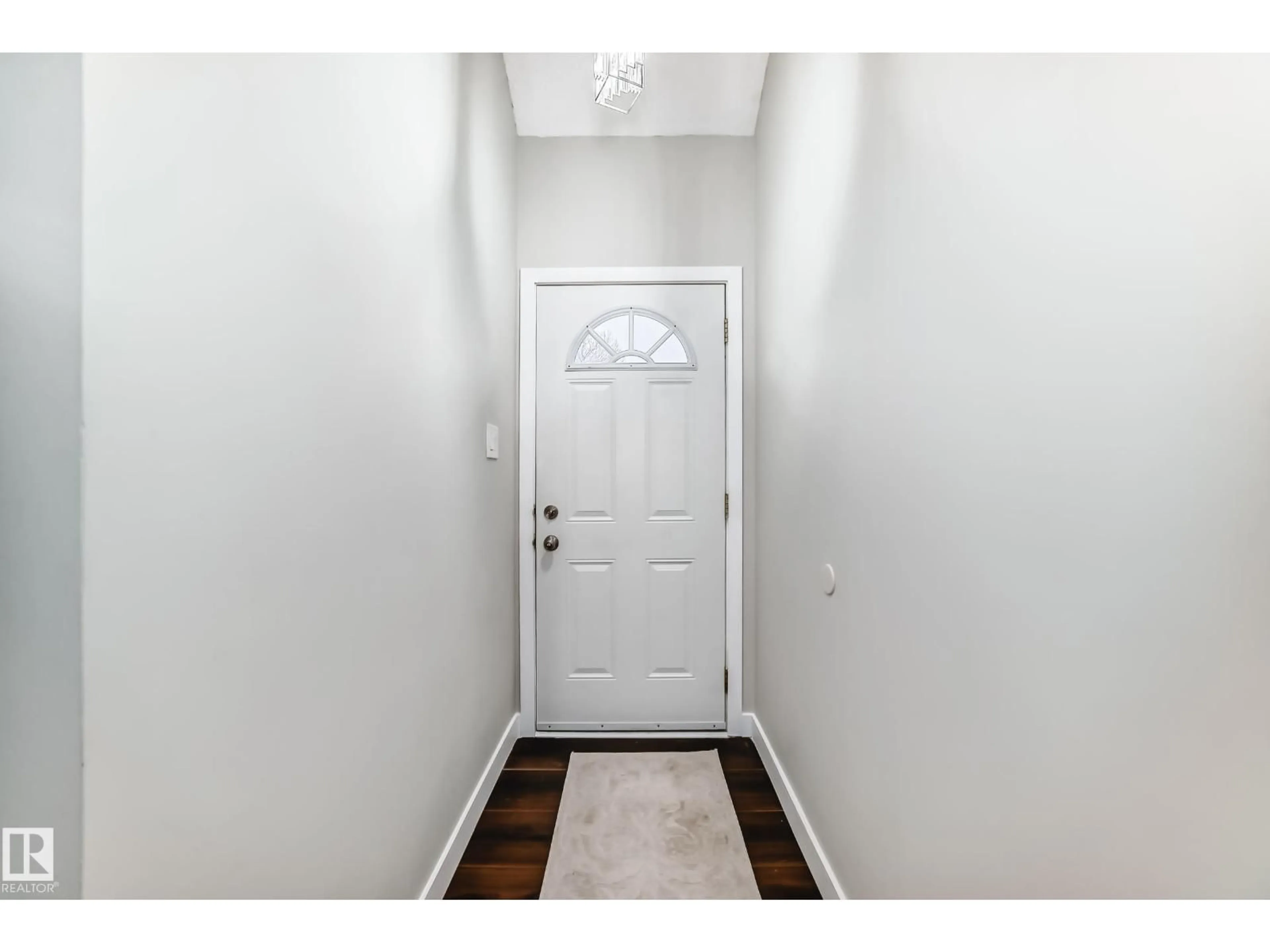 Indoor entryway for 1189 HOOKE RD, Edmonton Alberta T5A4A5