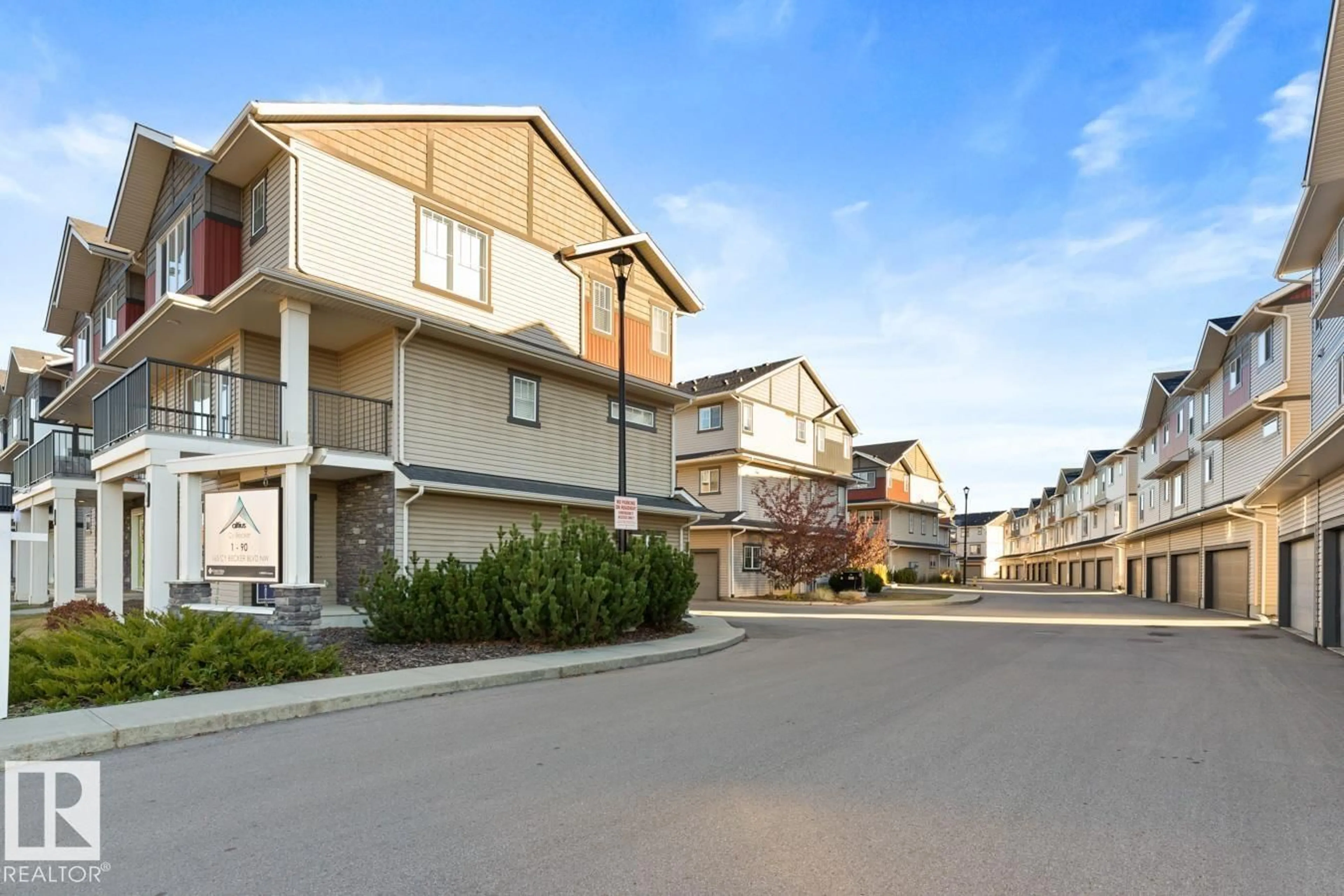 Patio, street for 78 165 CY BECKER BV NW, Edmonton Alberta T5Y3R4