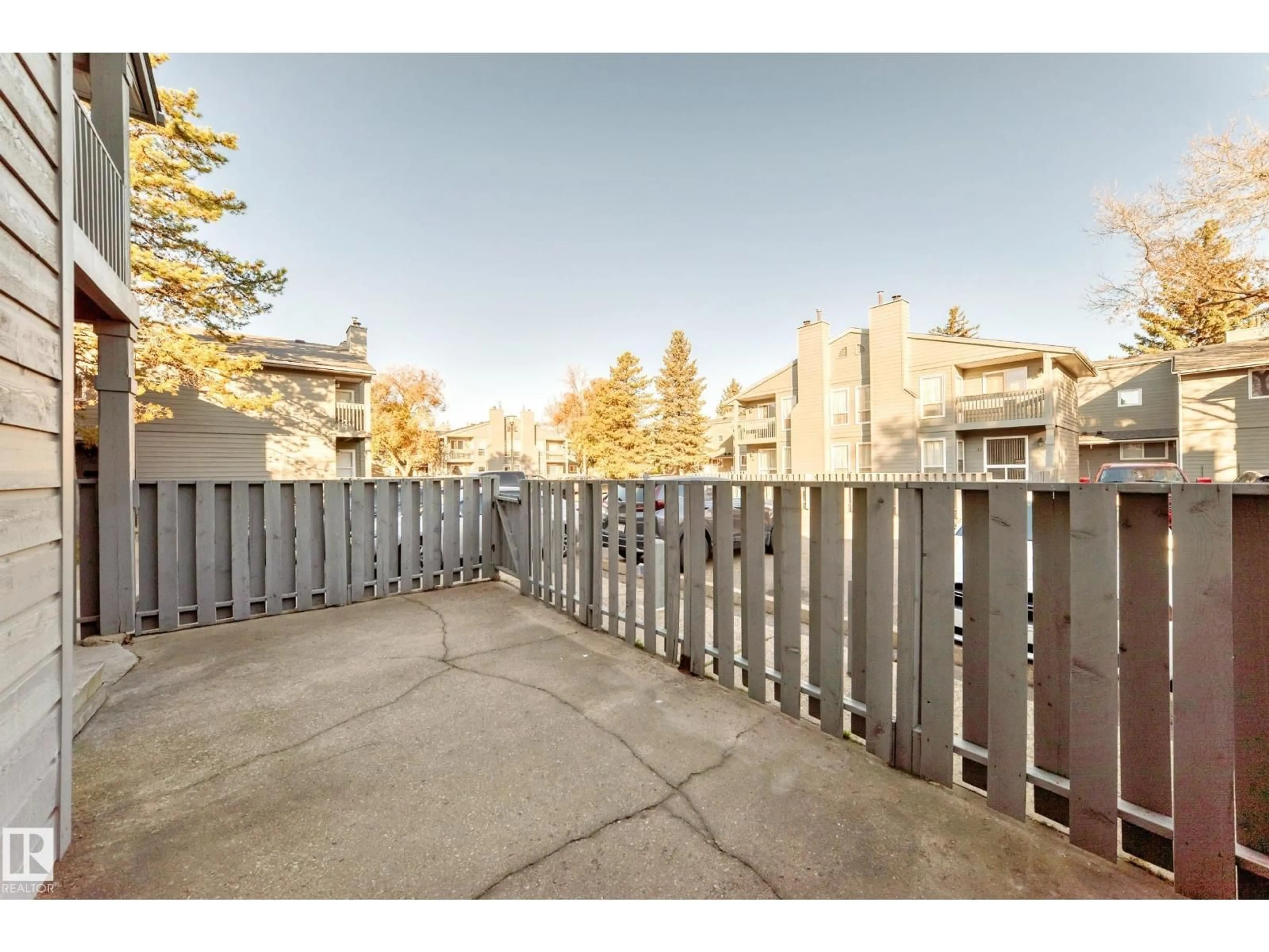 Patio, unknown for 27 - 4610 17 AV NW, Edmonton Alberta T6L5T1