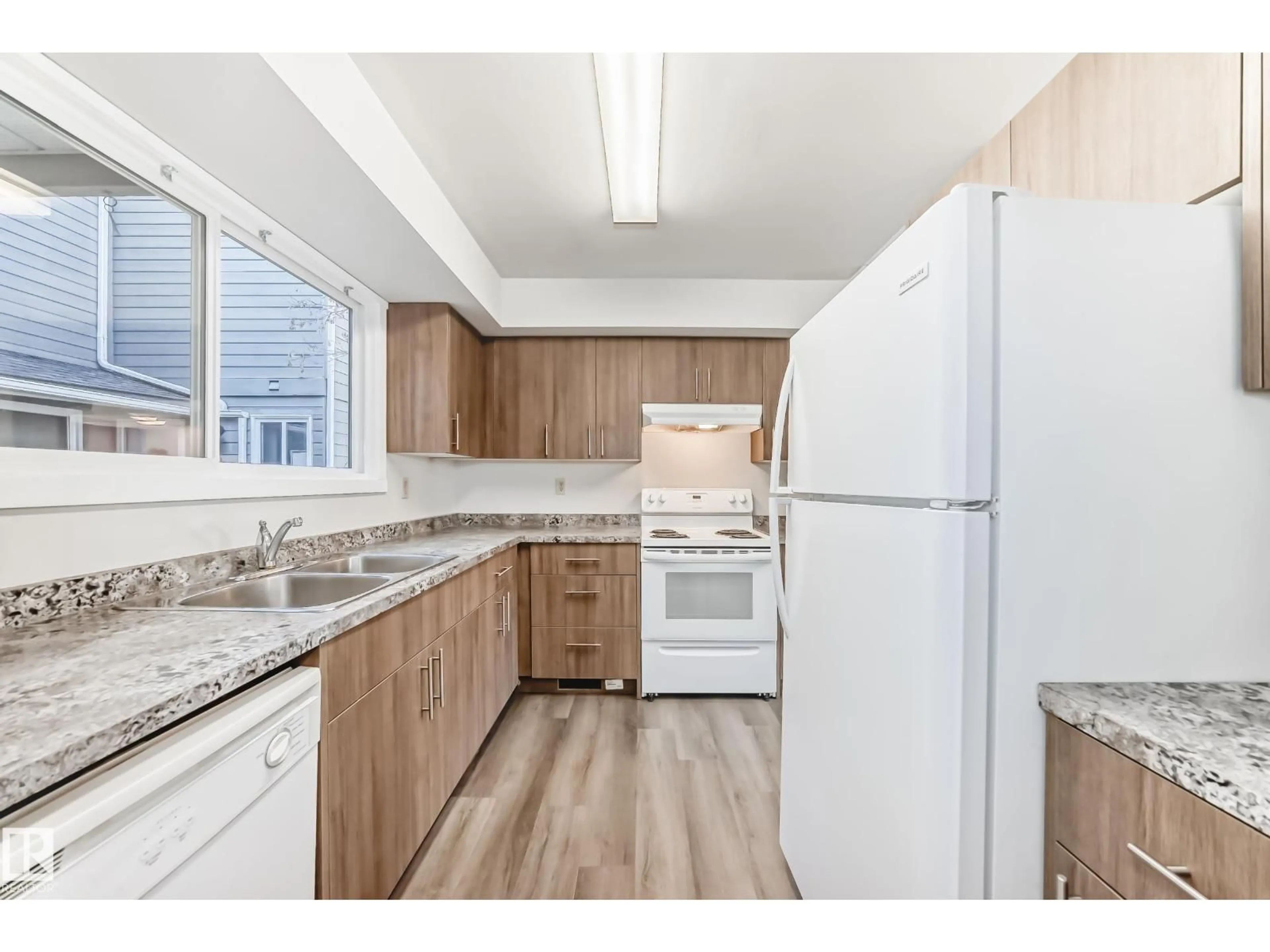 Standard kitchen, wood/laminate floor for 27 - 4610 17 AV NW, Edmonton Alberta T6L5T1