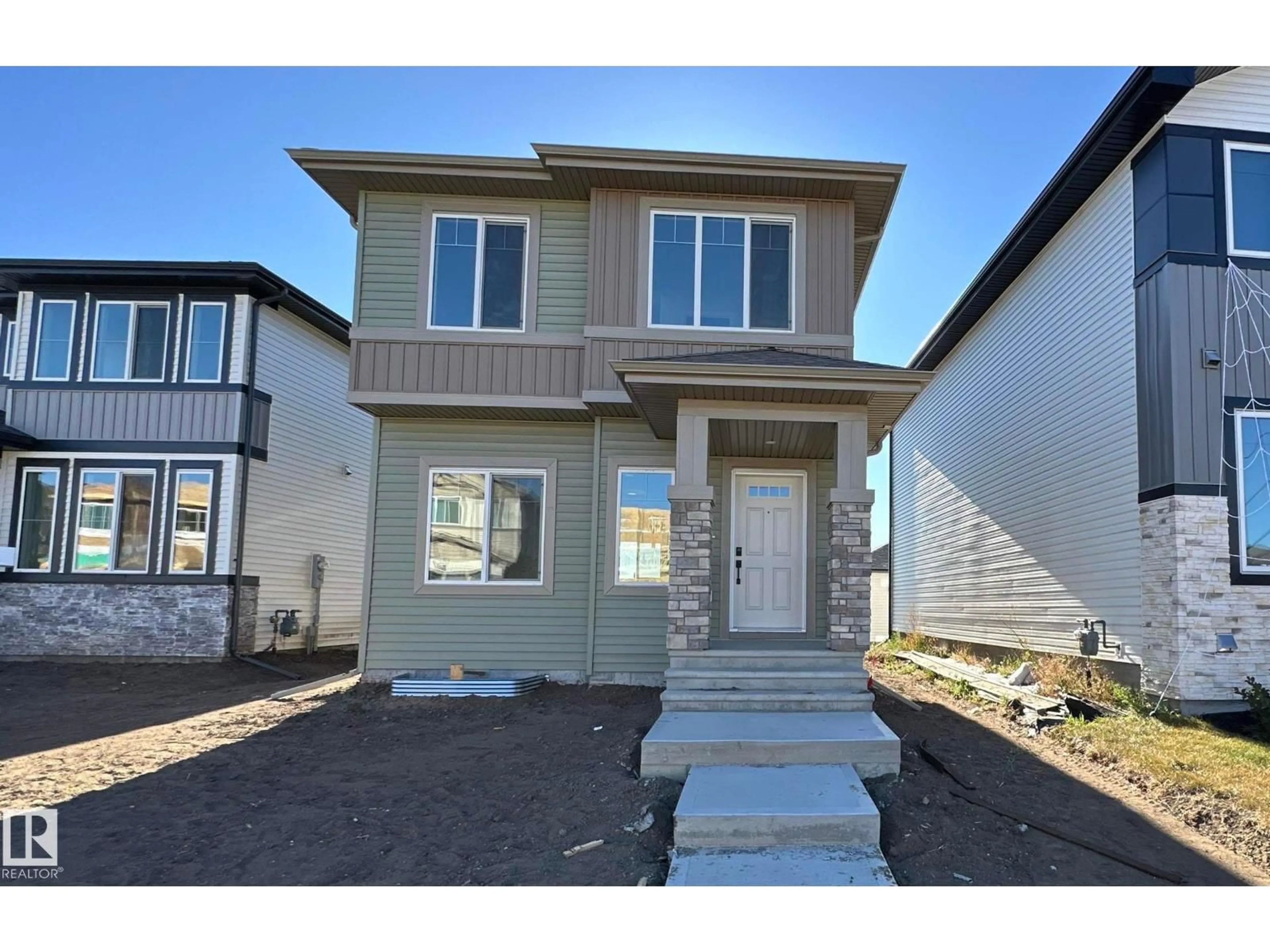 Home with vinyl exterior material, street for 21 FICUS WY, Fort Saskatchewan Alberta T8L0Z6