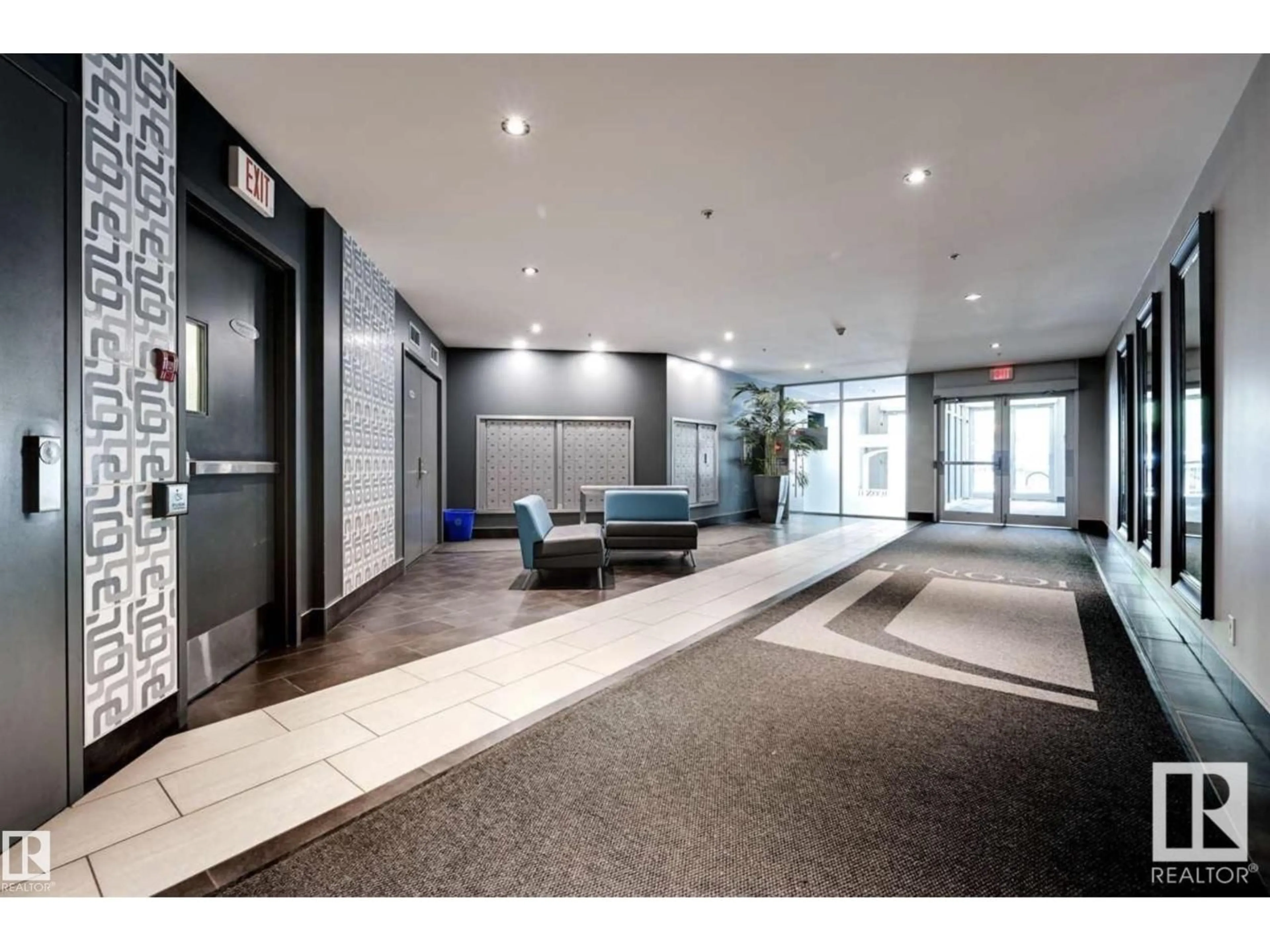 Indoor foyer for 10152 104 ST, Edmonton Alberta T5J0B6