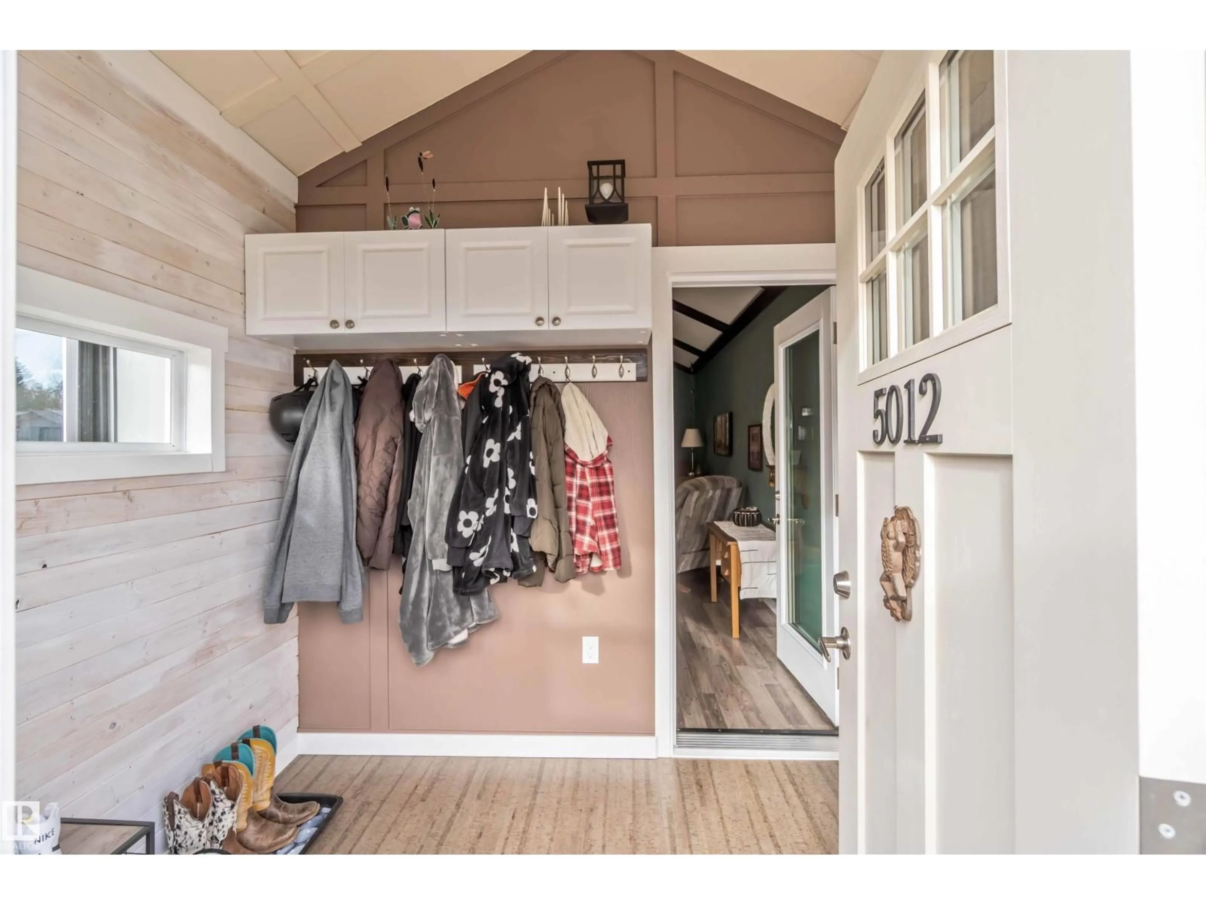 Indoor entryway for 5012 49 AV, Bon Accord Alberta T0A0K0