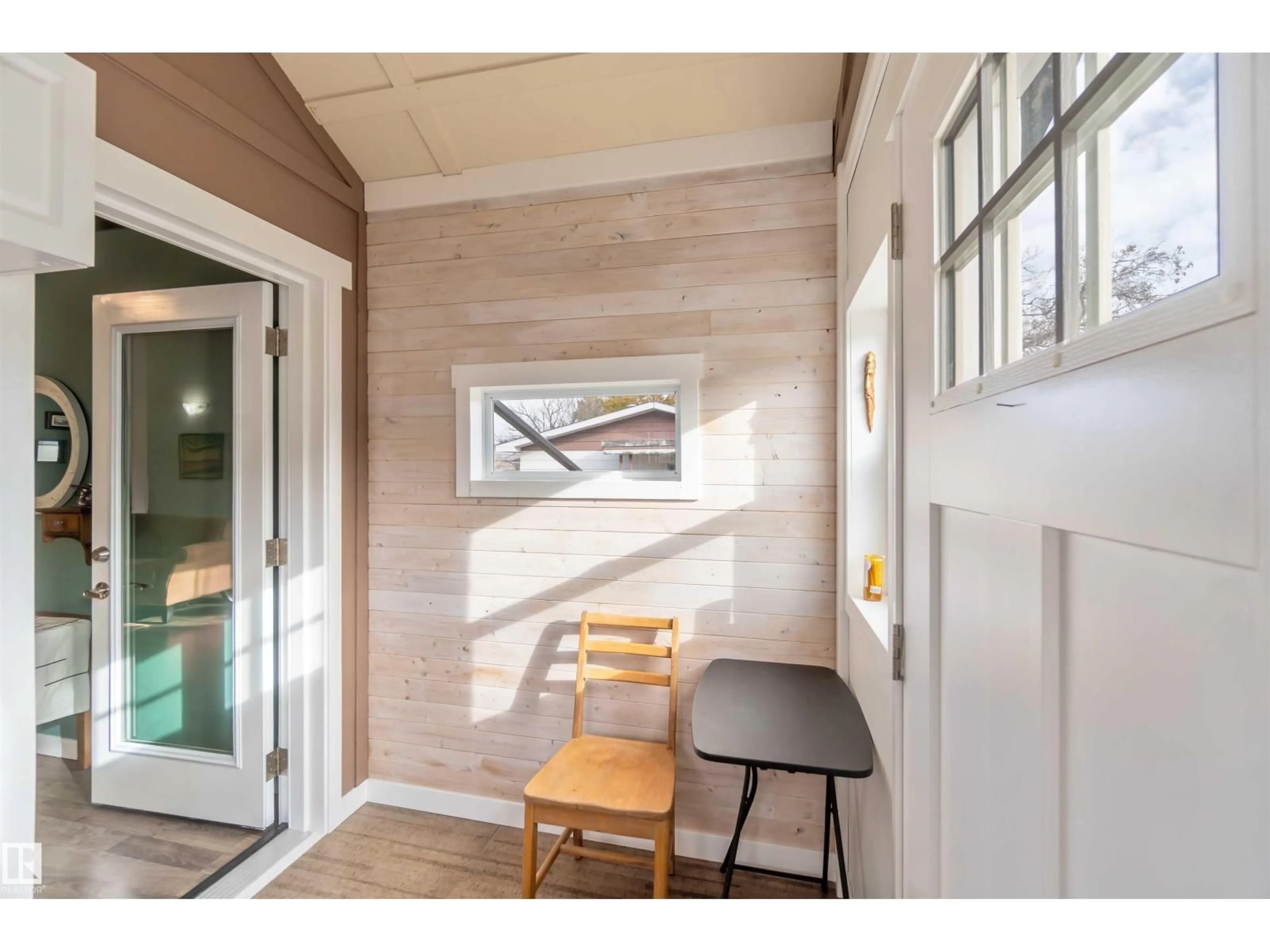 Indoor entryway for 5012 49 AV, Bon Accord Alberta T0A0K0