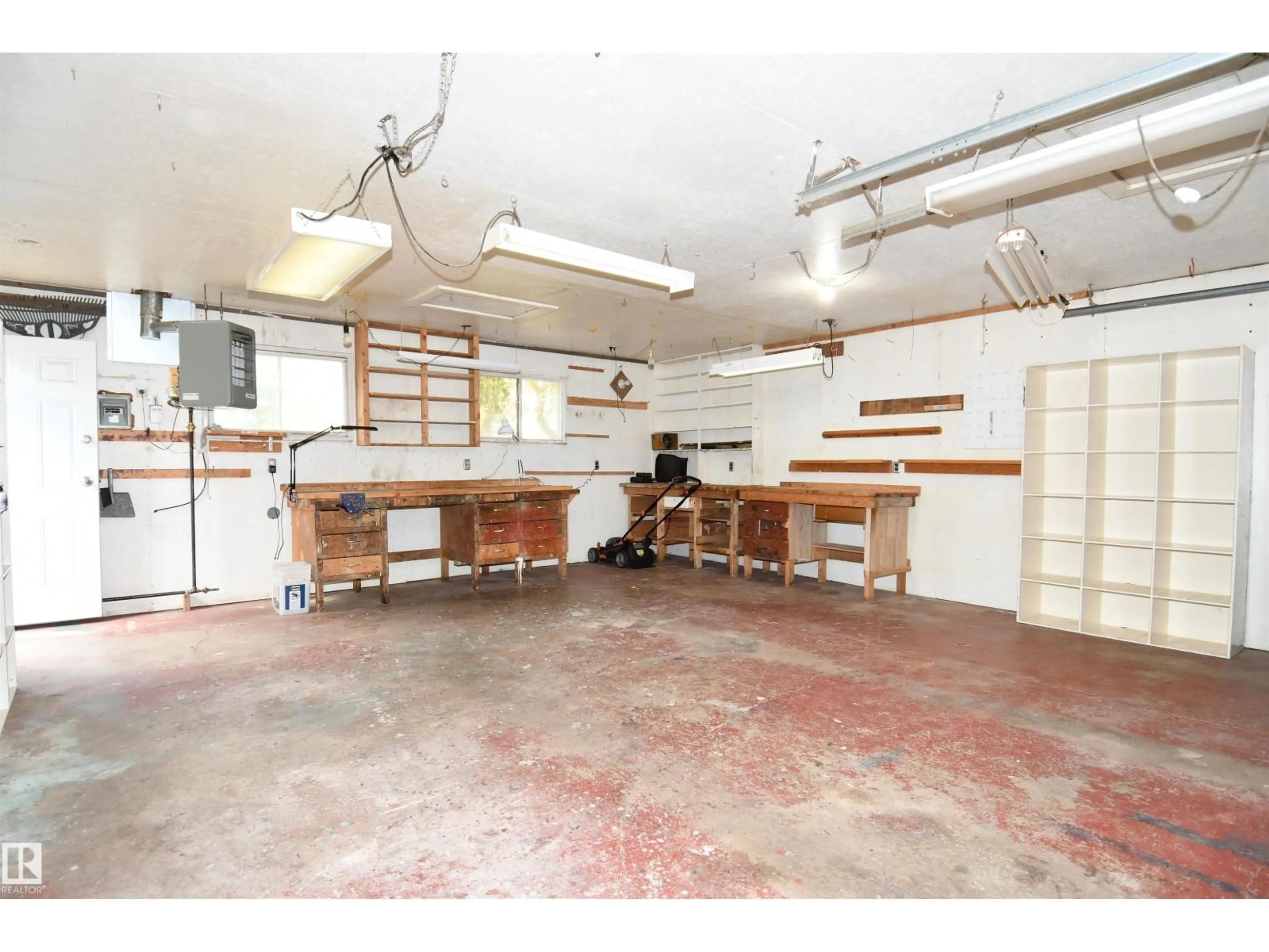 Indoor garage for 16 CAMELOT AV, Leduc Alberta T9E4M3