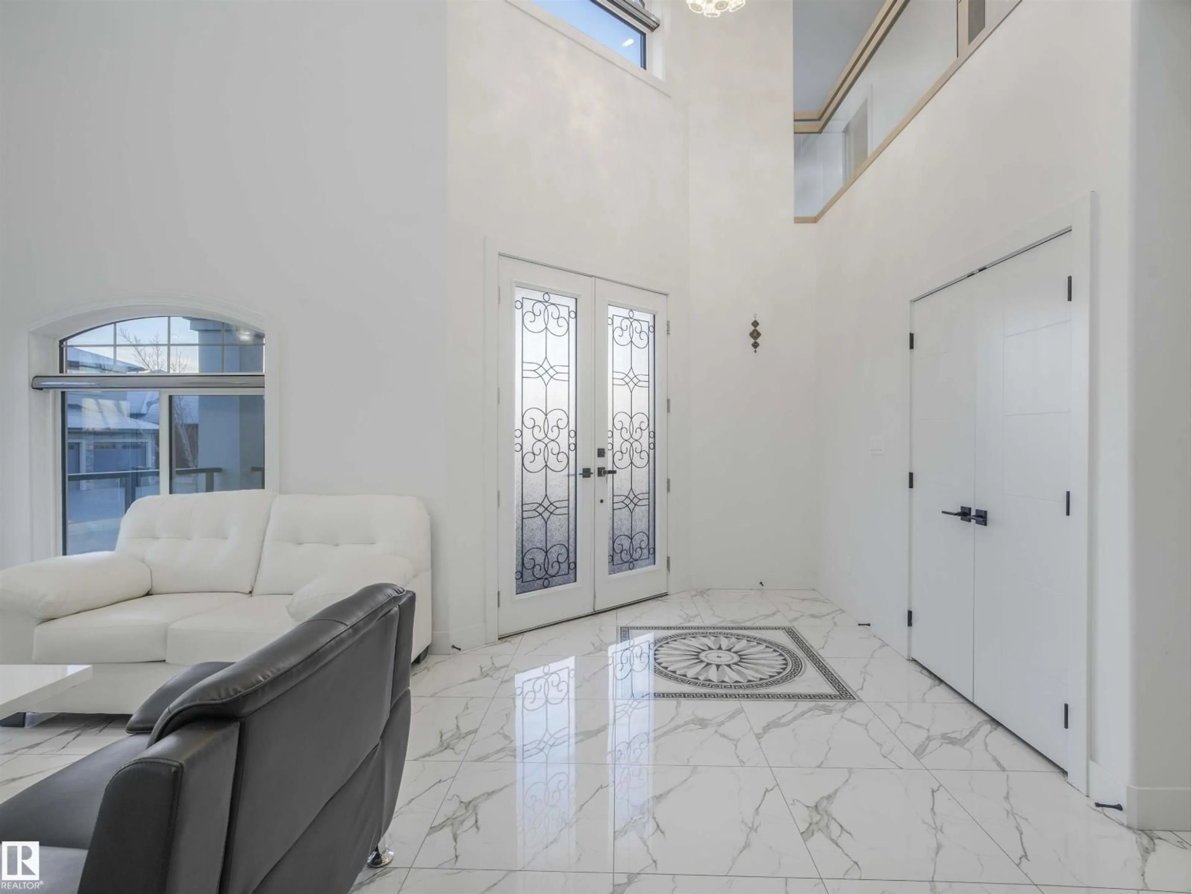 Indoor entryway for 1305 ADAMSON DR, Edmonton Alberta T6W2N8