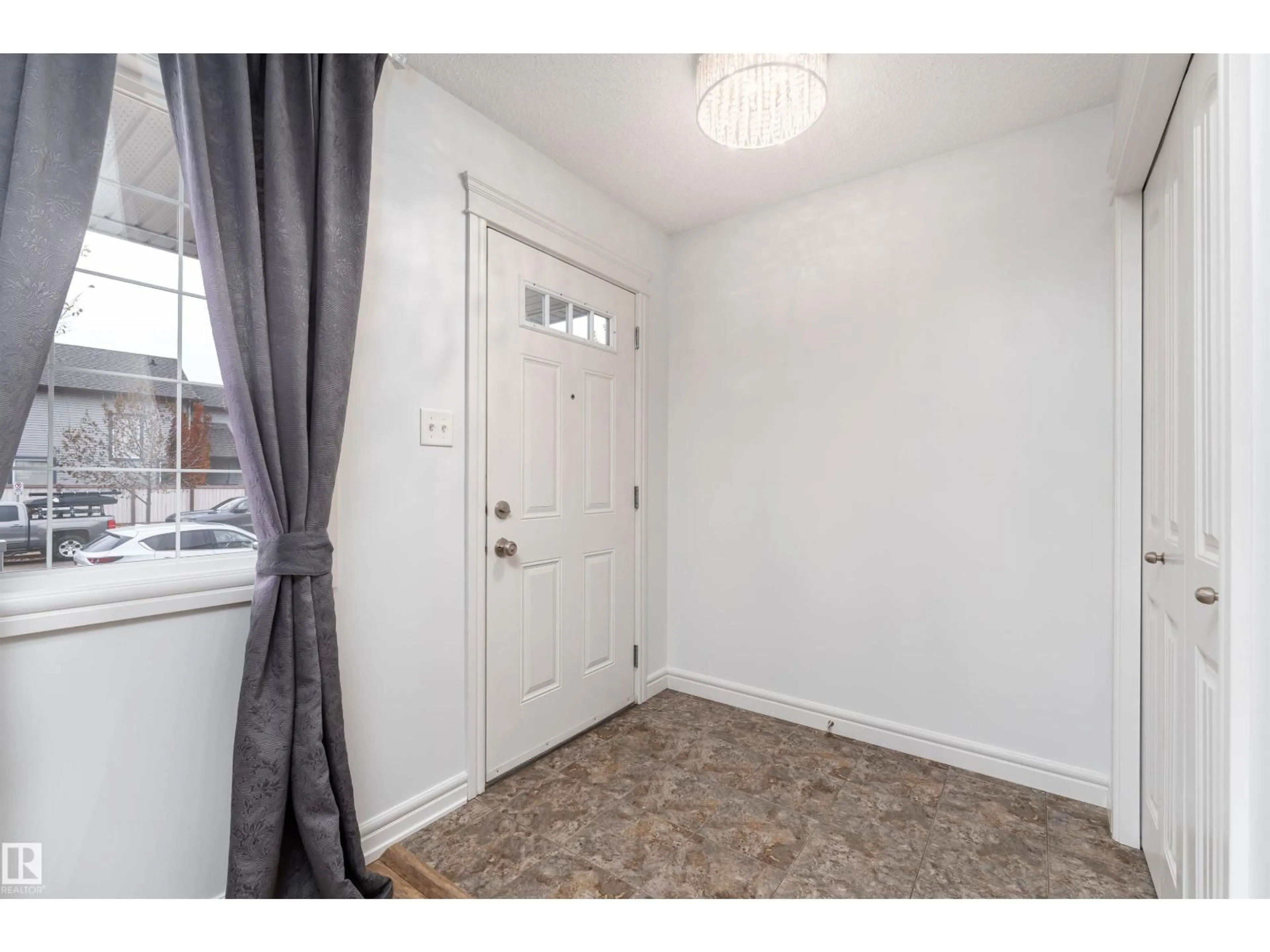 Indoor entryway for 4268 SUMMERLAND DR, Sherwood Park Alberta T8H0R2