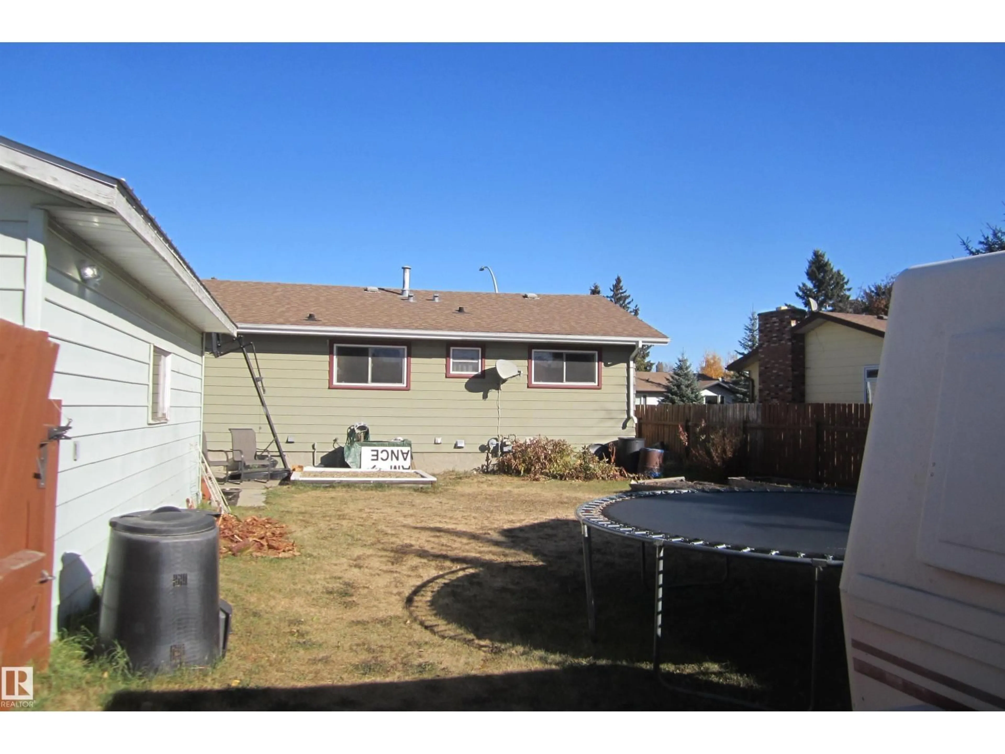 Patio, street for 119 WILLOW DR, Wetaskiwin Alberta T9A2S5