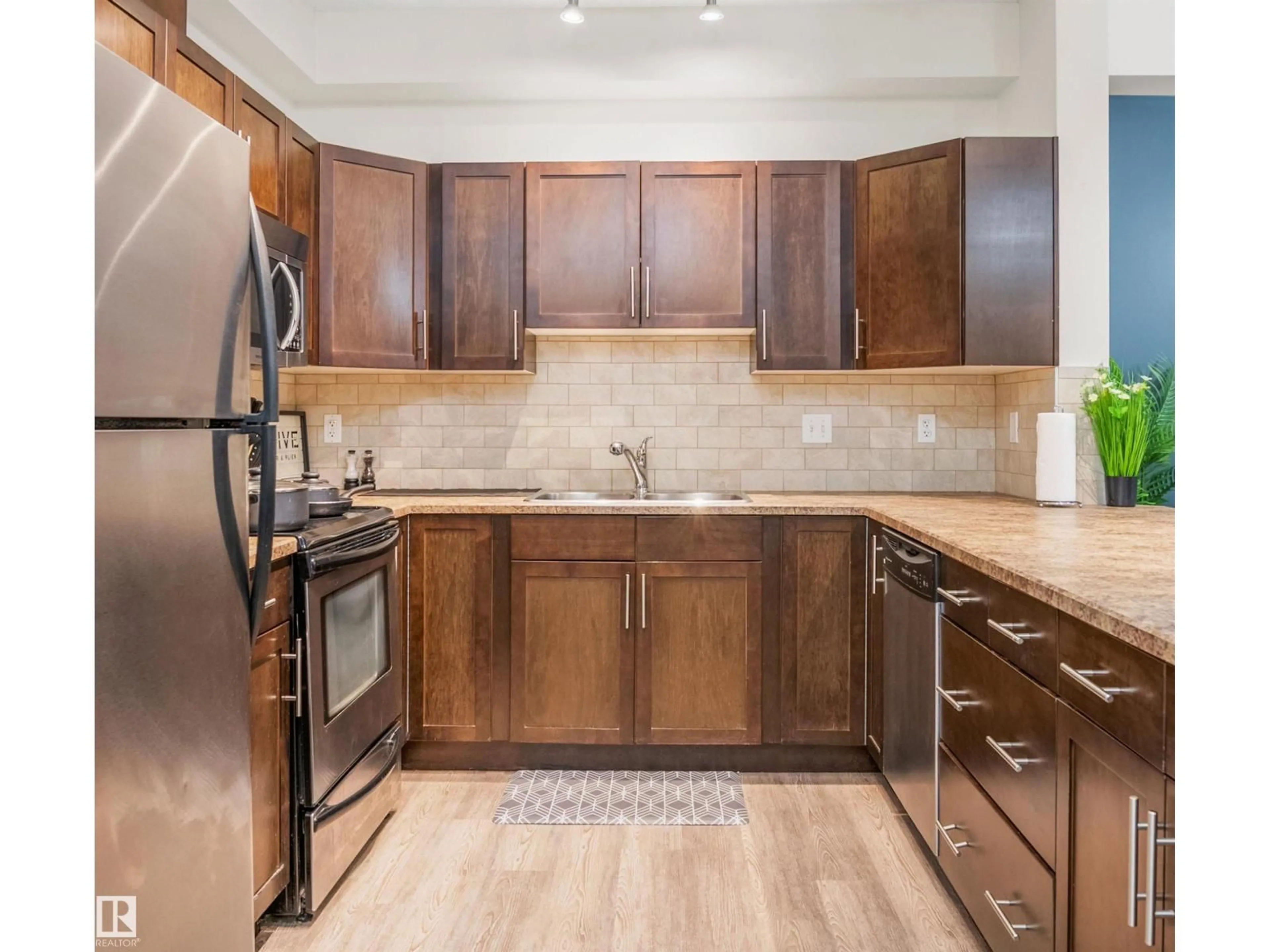 Standard kitchen, unknown for 2035 - 120 GRANTHAM CT, Edmonton Alberta T5T3X4