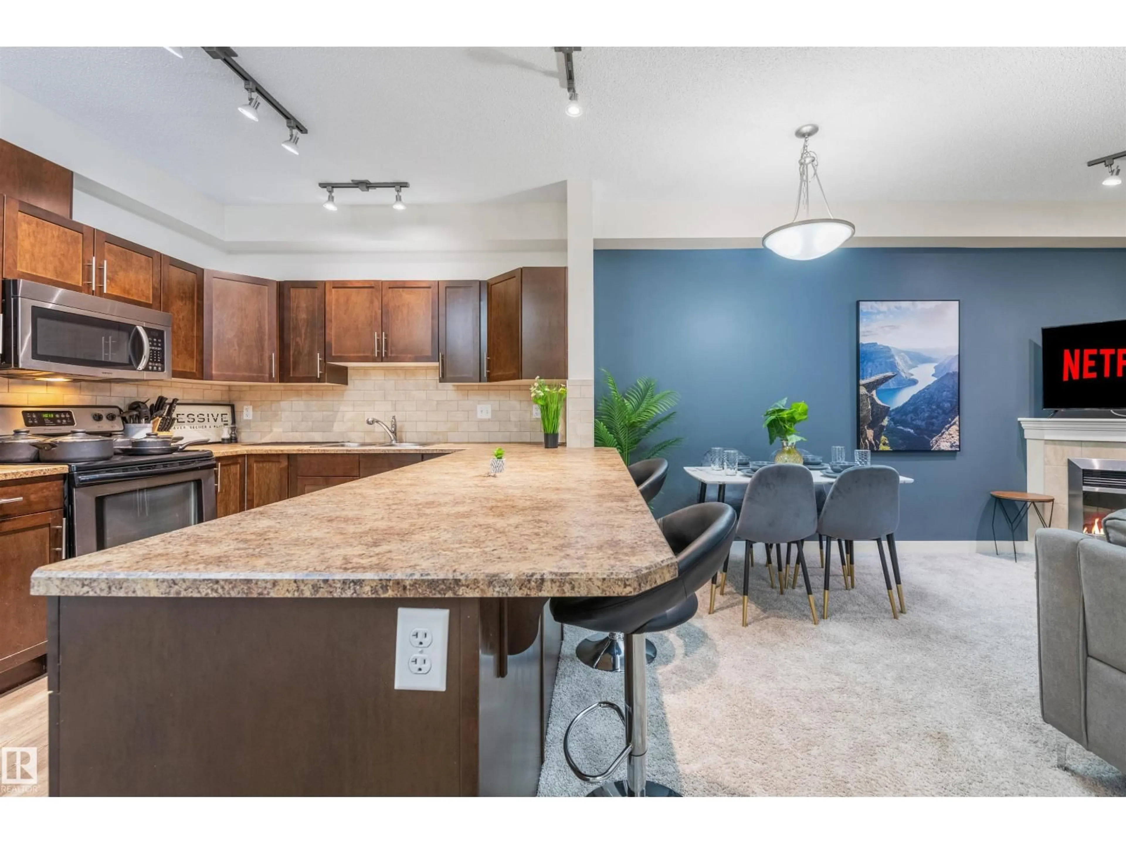 Open concept kitchen, ceramic/tile floor for 2035 - 120 GRANTHAM CT, Edmonton Alberta T5T3X4