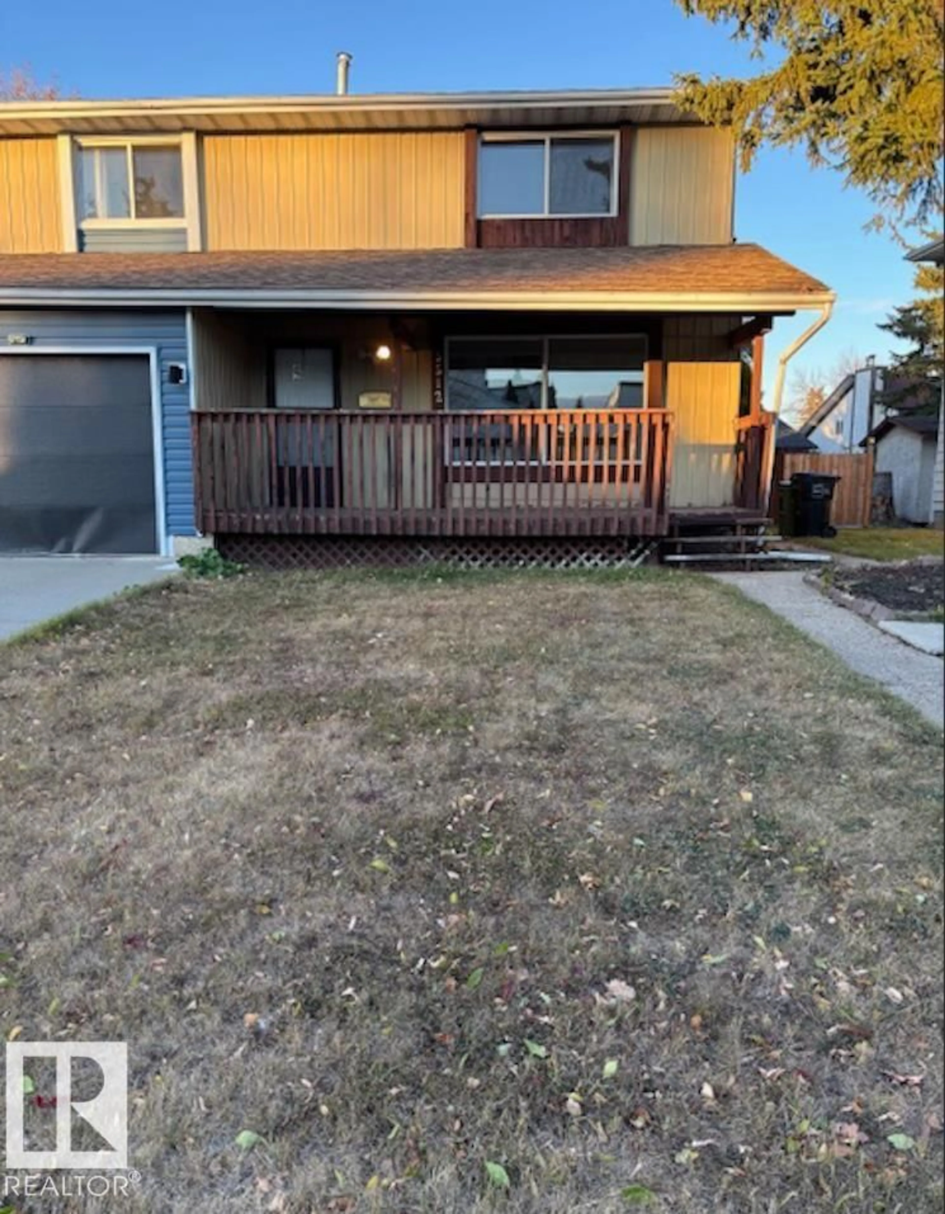Home with vinyl exterior material, street for NW - 5512 38B AV, Edmonton Alberta T6L1W3