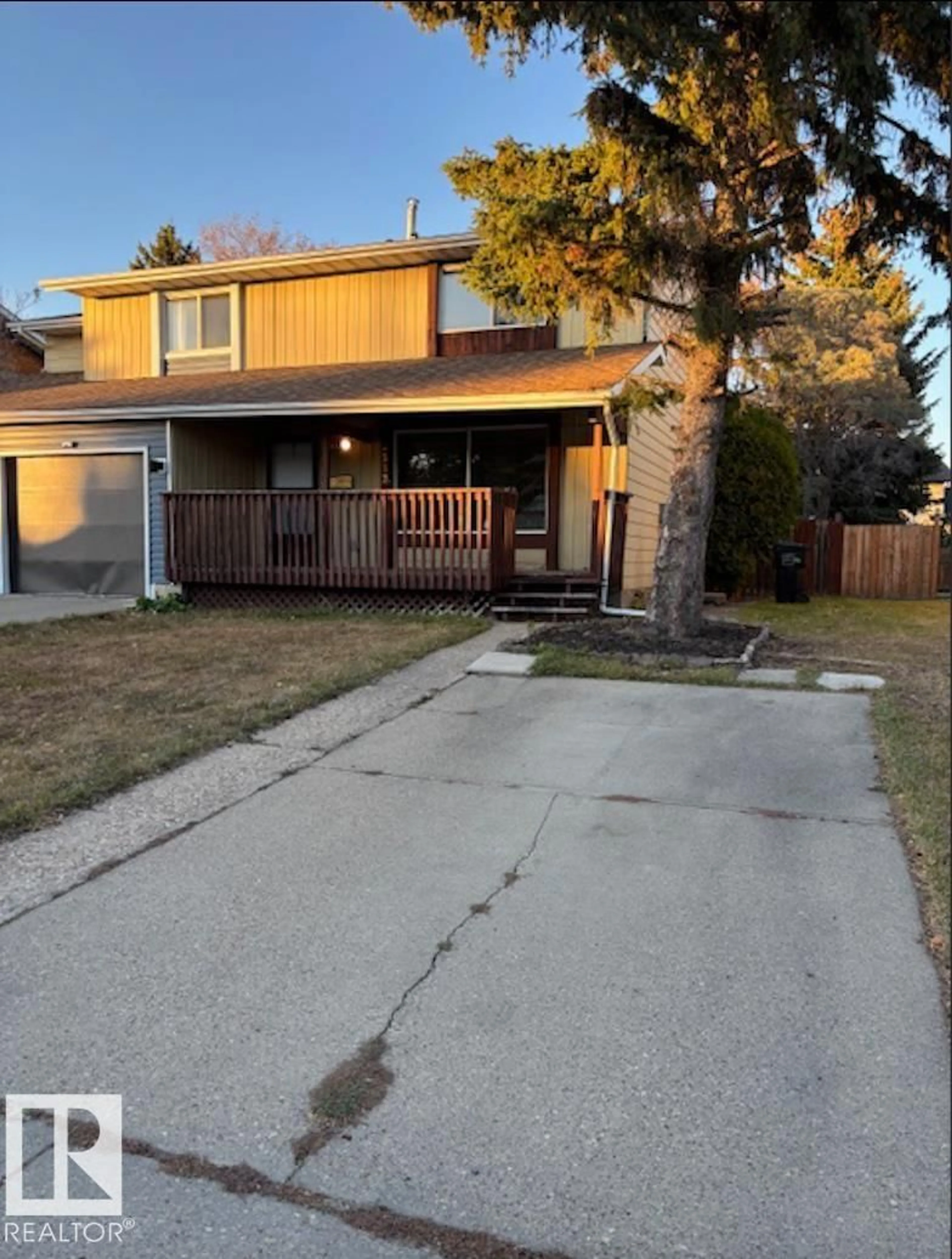 Home with vinyl exterior material, street for NW - 5512 38B AV, Edmonton Alberta T6L1W3
