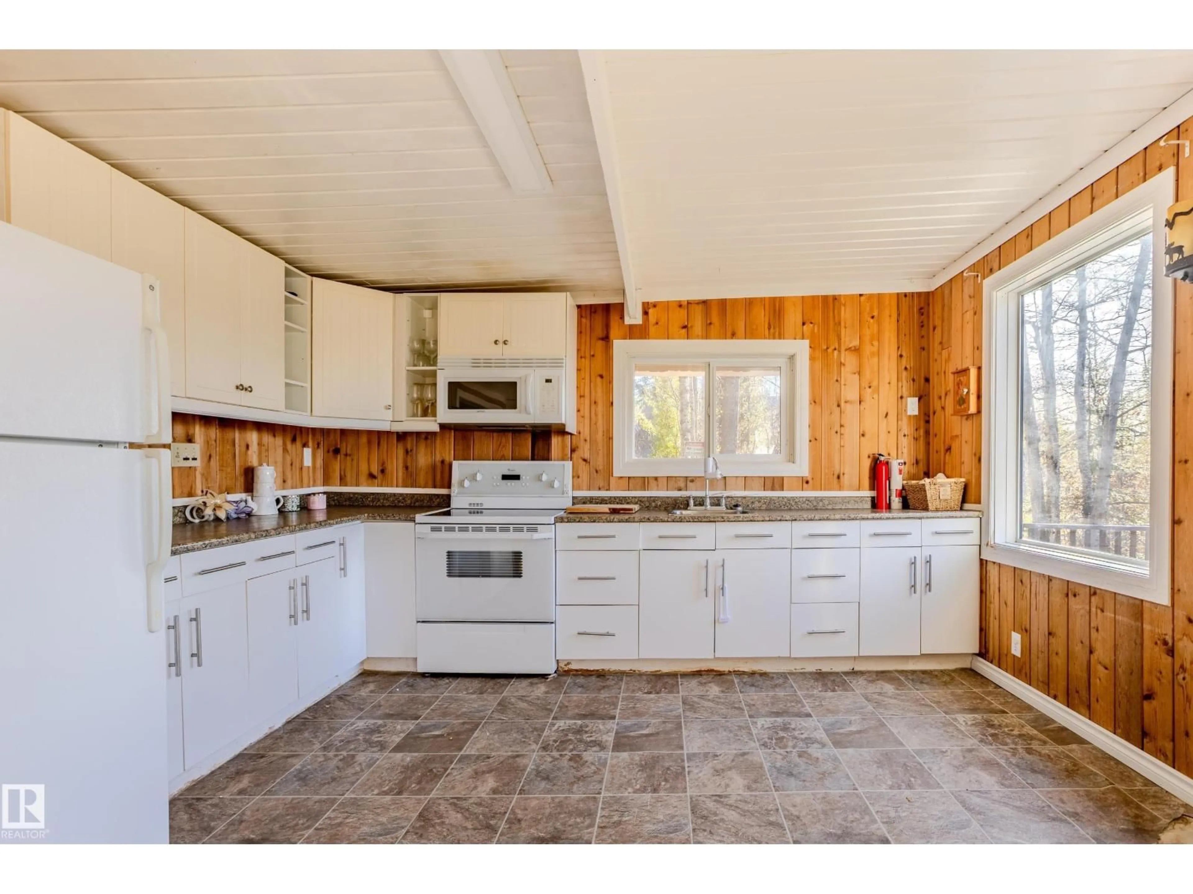 Open concept kitchen, unknown for 161 LAKESHORE DR, Rural Lac Ste. Anne County Alberta T0E1V0