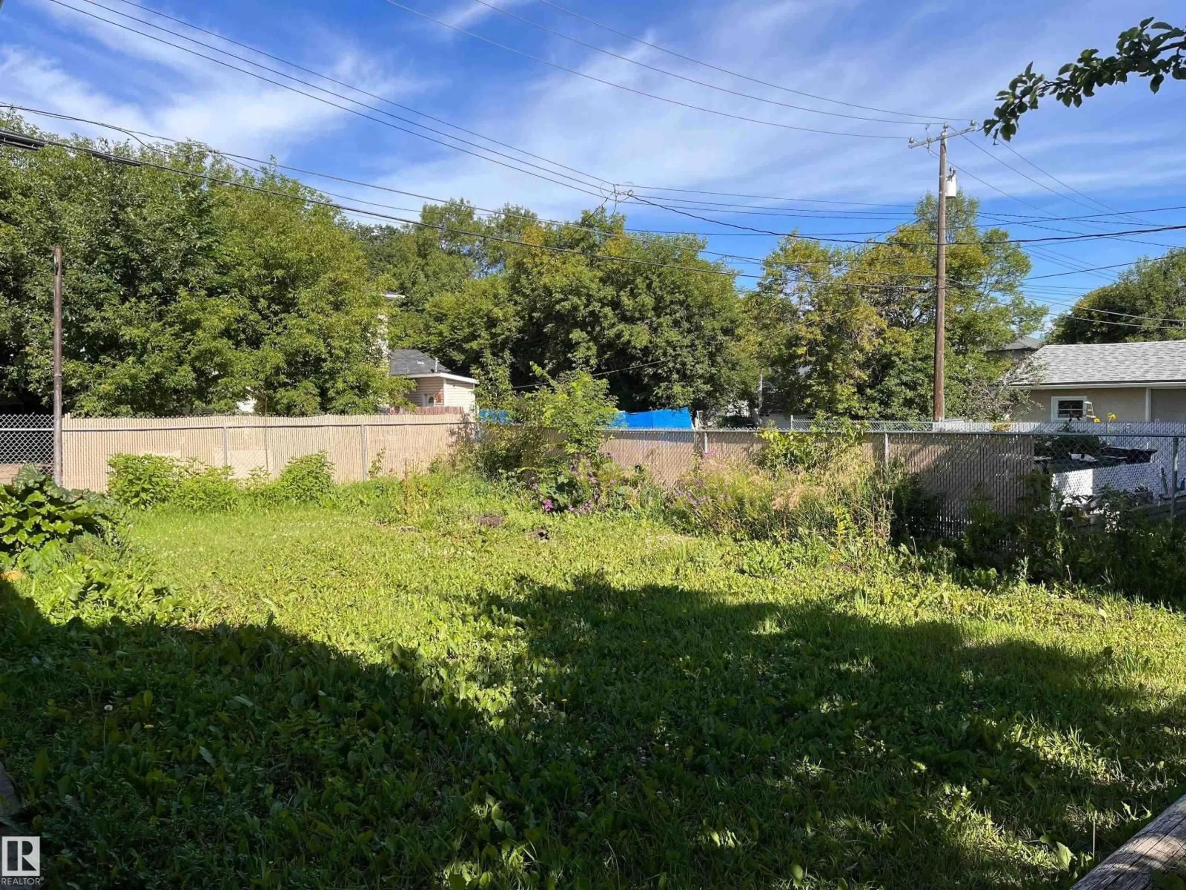 A pic from outside/outdoor area/front of a property/back of a property/a pic from drone, unknown for 11910 76 ST, Edmonton Alberta T5B2C7