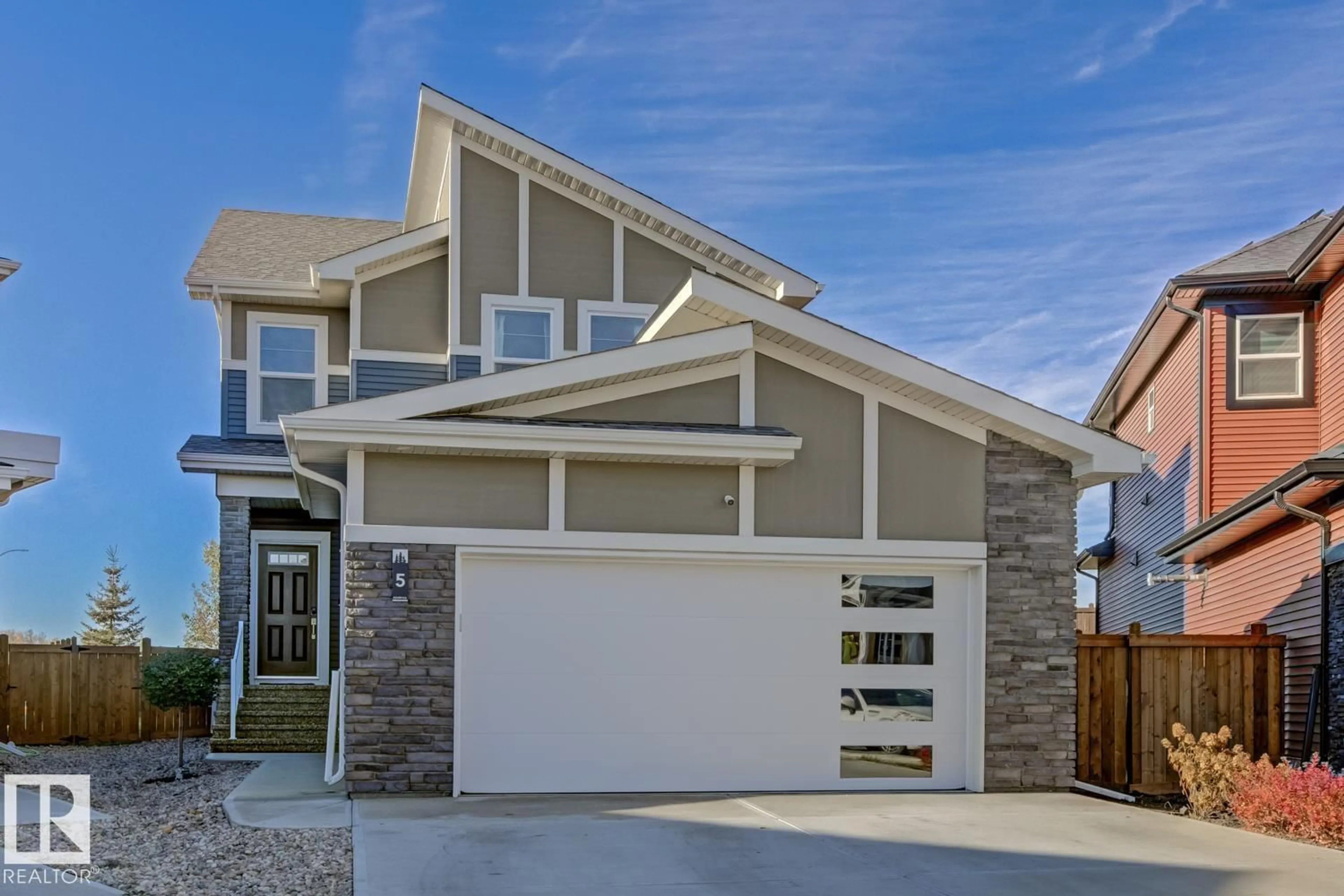 Home with vinyl exterior material, street for 5 ELWYCK, Spruce Grove Alberta T7X0Z2