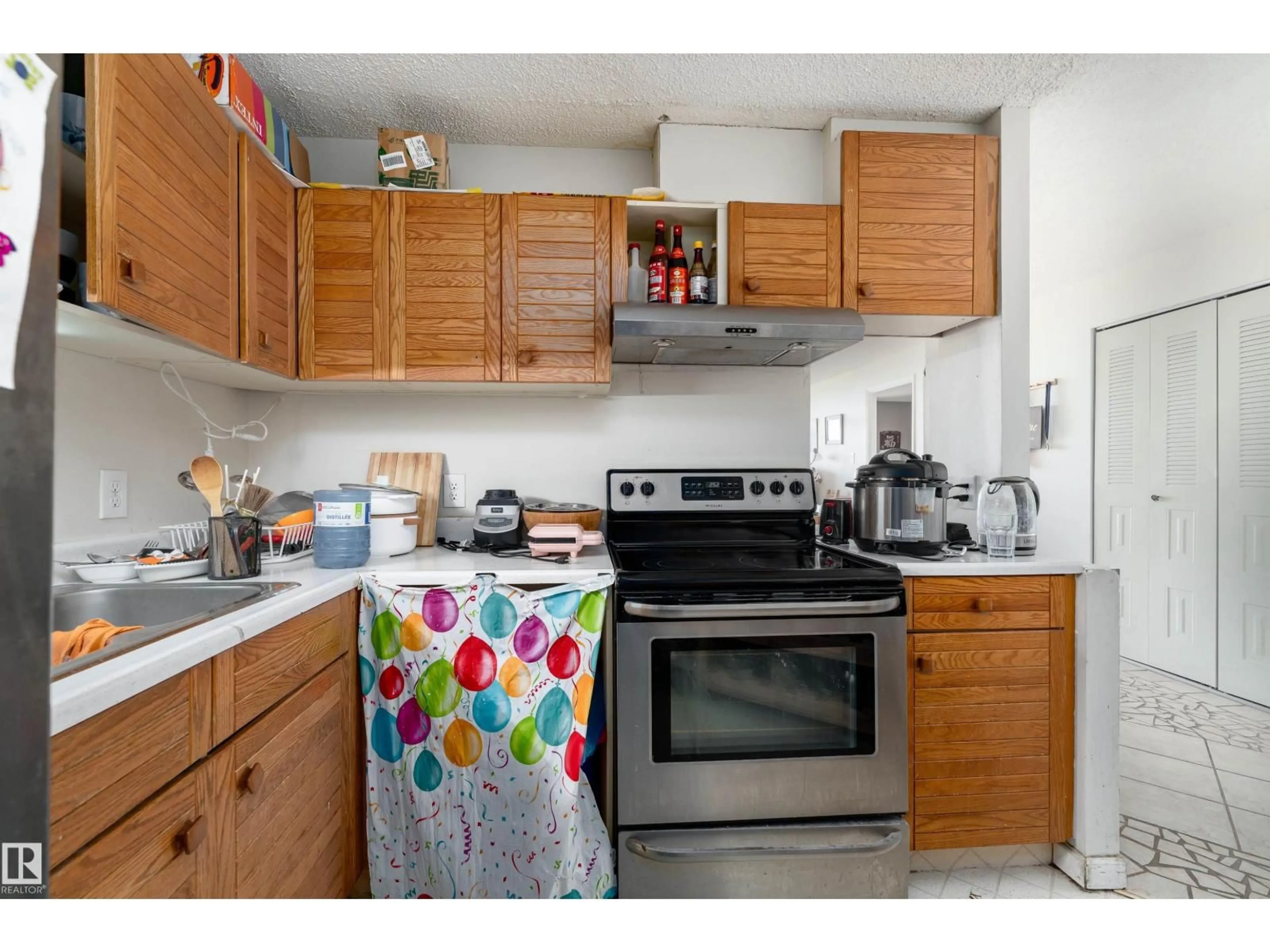 Standard kitchen, unknown for 10149 - 1302 SASKATCHEWAN DR, Edmonton Alberta T6E6B6
