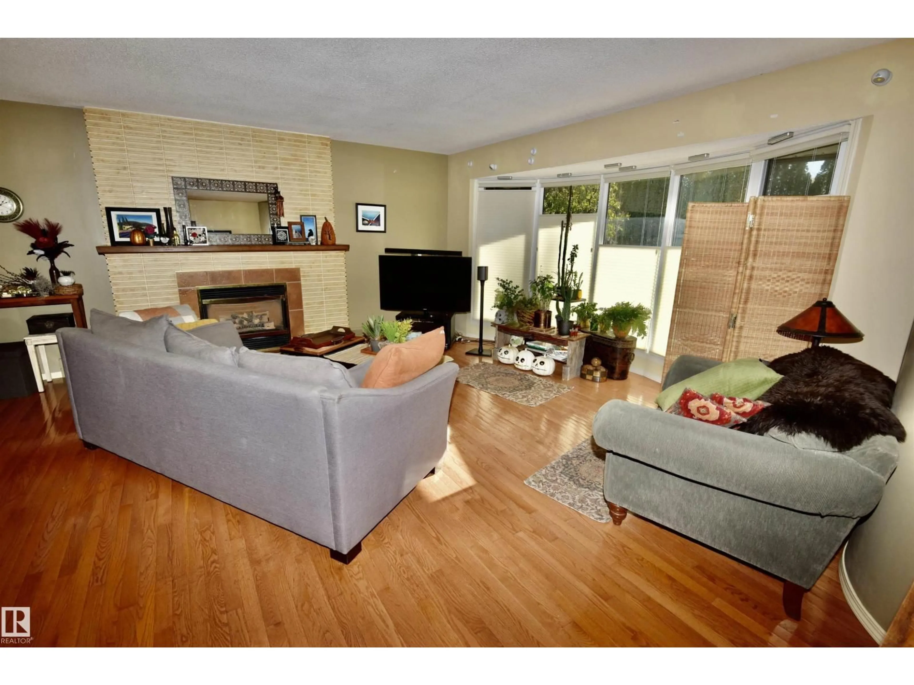 Living room with furniture, wood/laminate floor for NW - 13910 101A AV, Edmonton Alberta T5N0L2