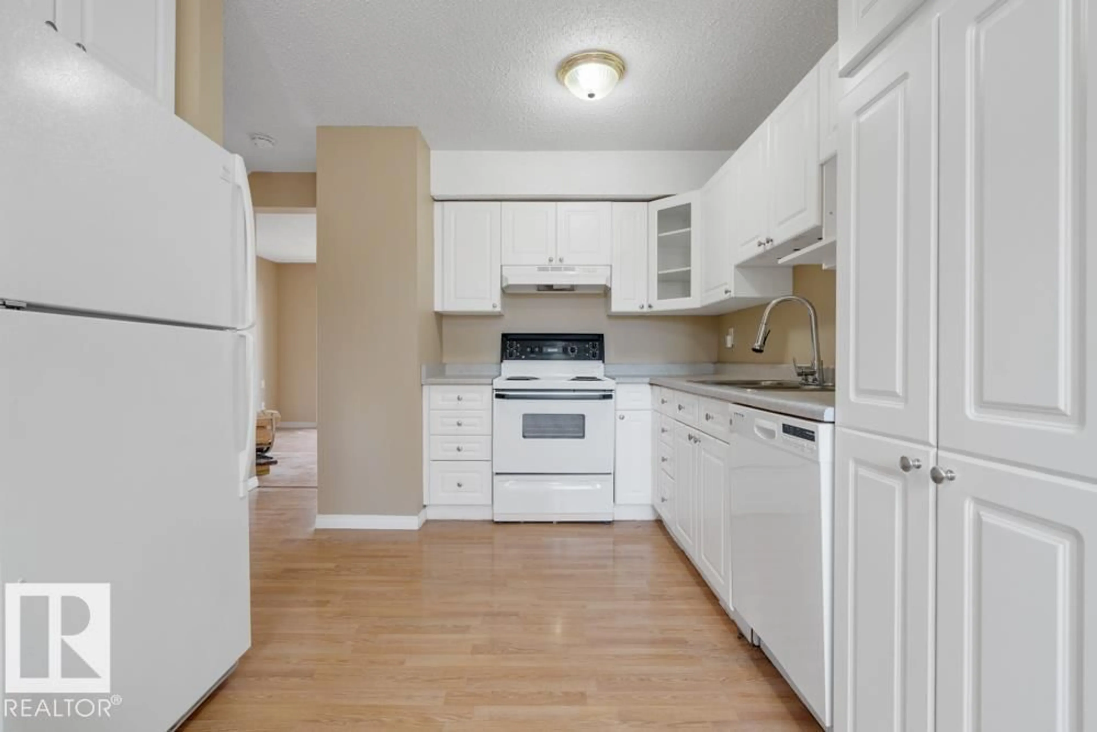 Standard kitchen, unknown for 1193 HOOKE RD, Edmonton Alberta T5A4A5