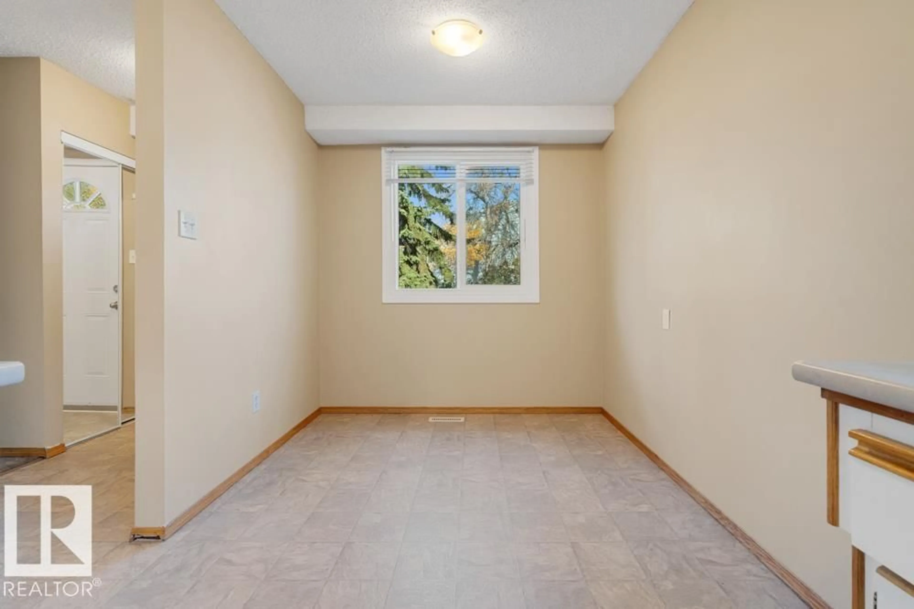 A pic of a room for NW - 5418 144B AV, Edmonton Alberta T5A3N3