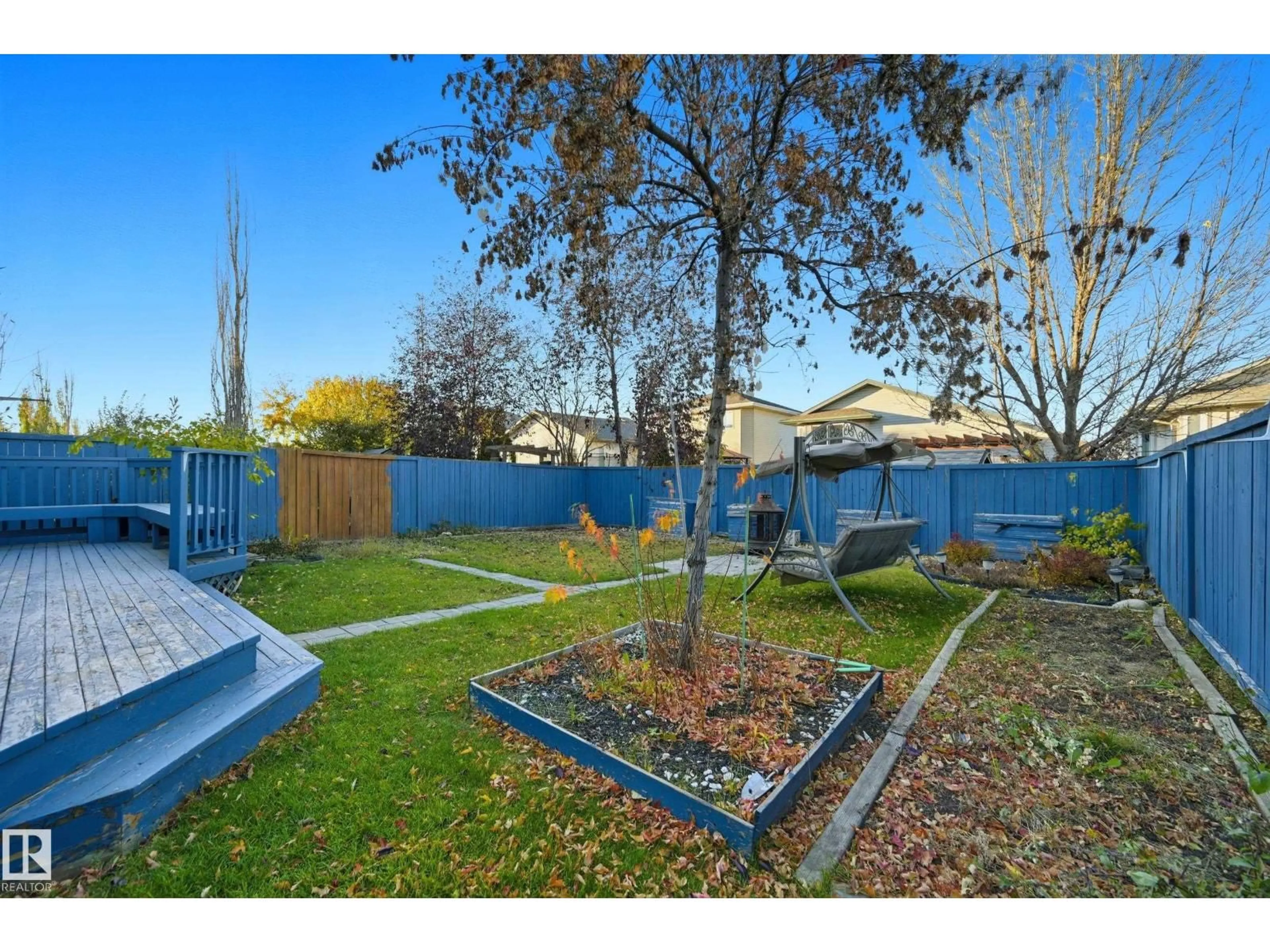 A pic from outside/outdoor area/front of a property/back of a property/a pic from drone, street for NW - 336 WILD ROSE WY, Edmonton Alberta T6T1P3