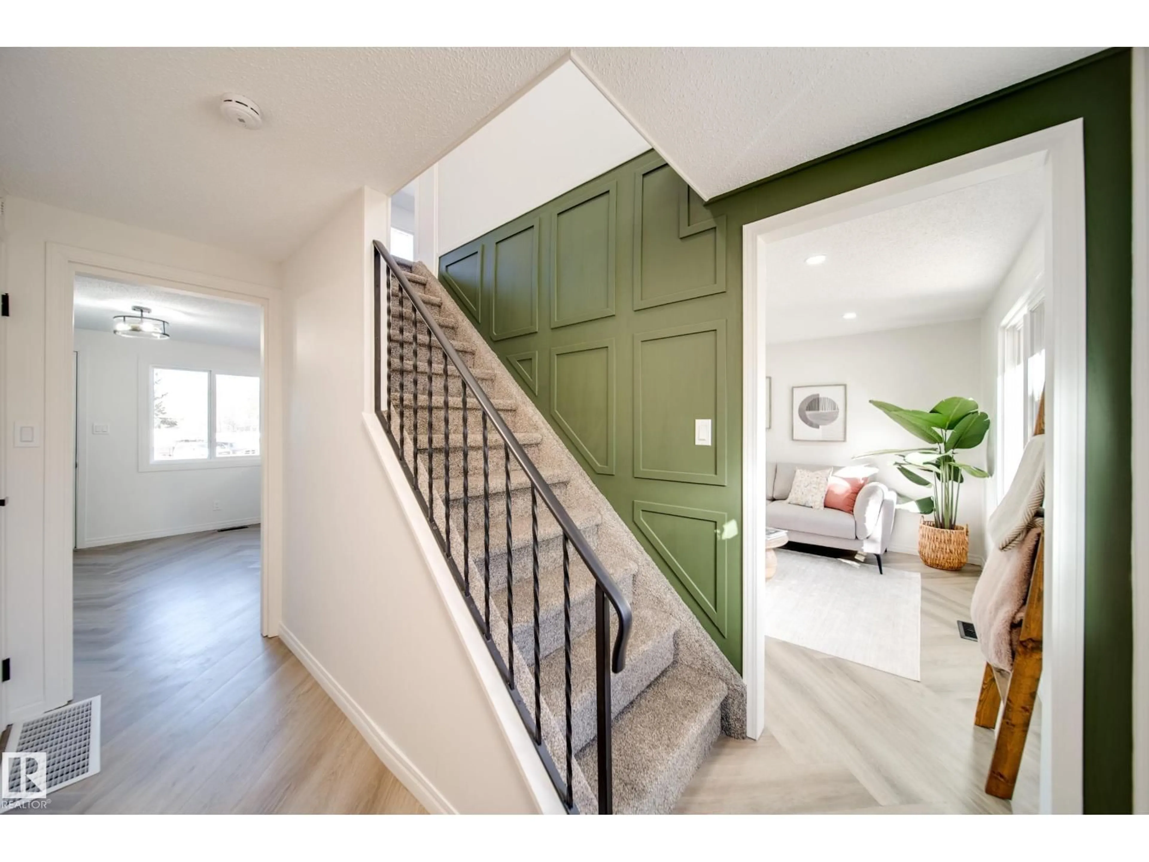 Indoor entryway for 289 RIDGEWOOD, St. Albert Alberta T8N0E9