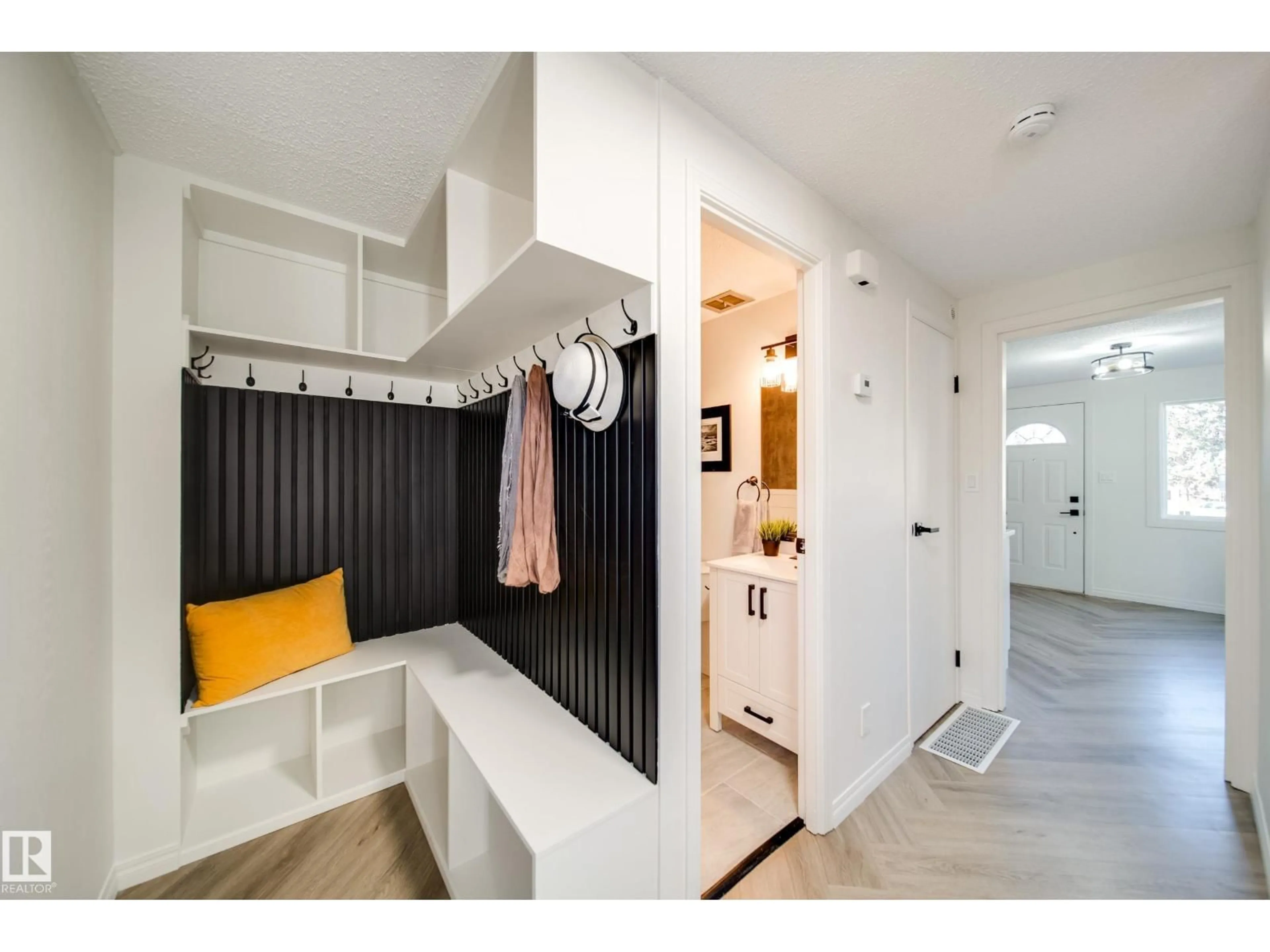 Indoor entryway for 289 RIDGEWOOD, St. Albert Alberta T8N0E9