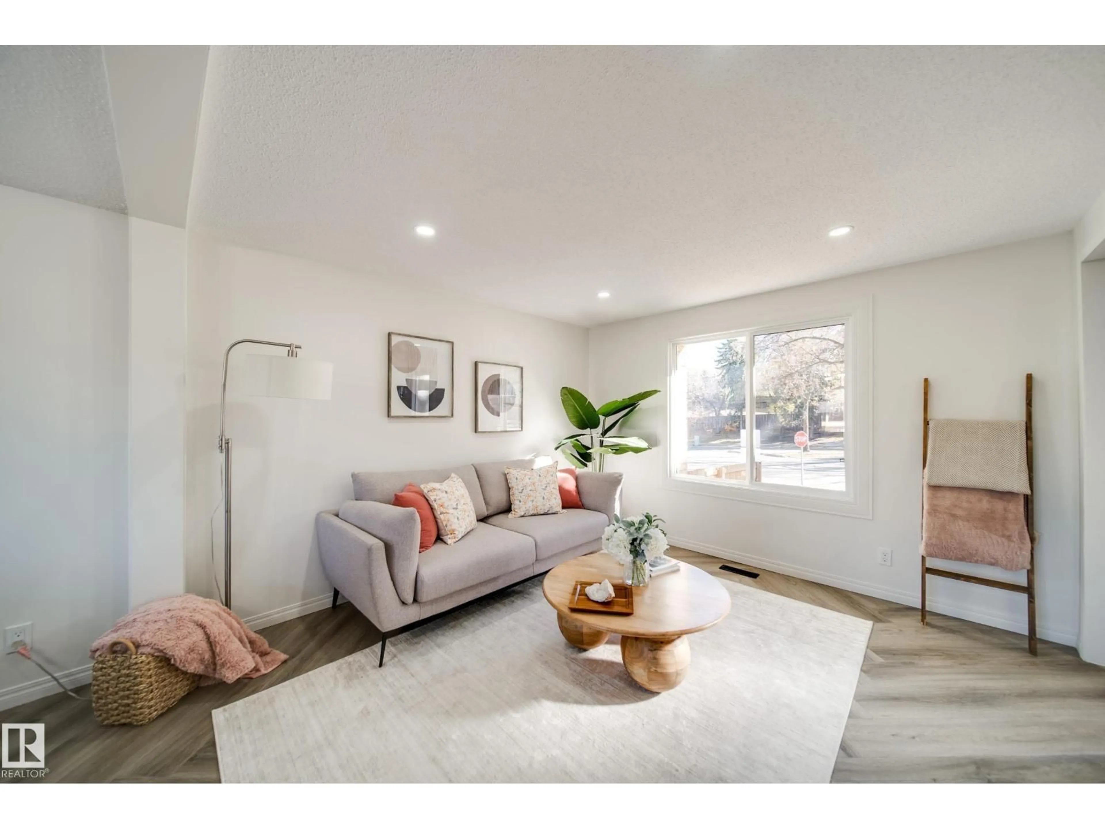 Living room with furniture, unknown for 289 RIDGEWOOD, St. Albert Alberta T8N0E9