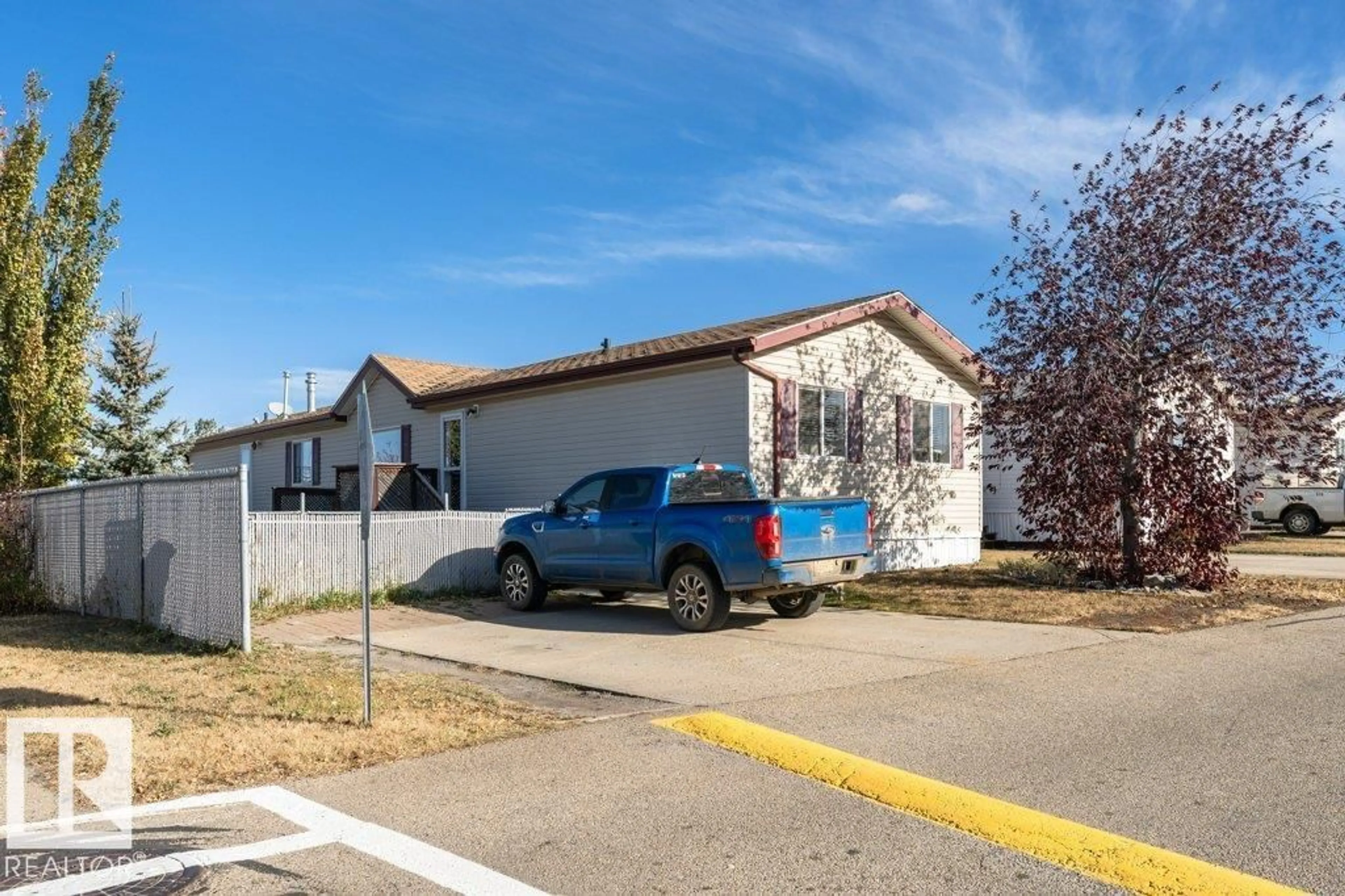 Unknown for 320 MAPLE WOOD DR, Edmonton Alberta T6P0A8