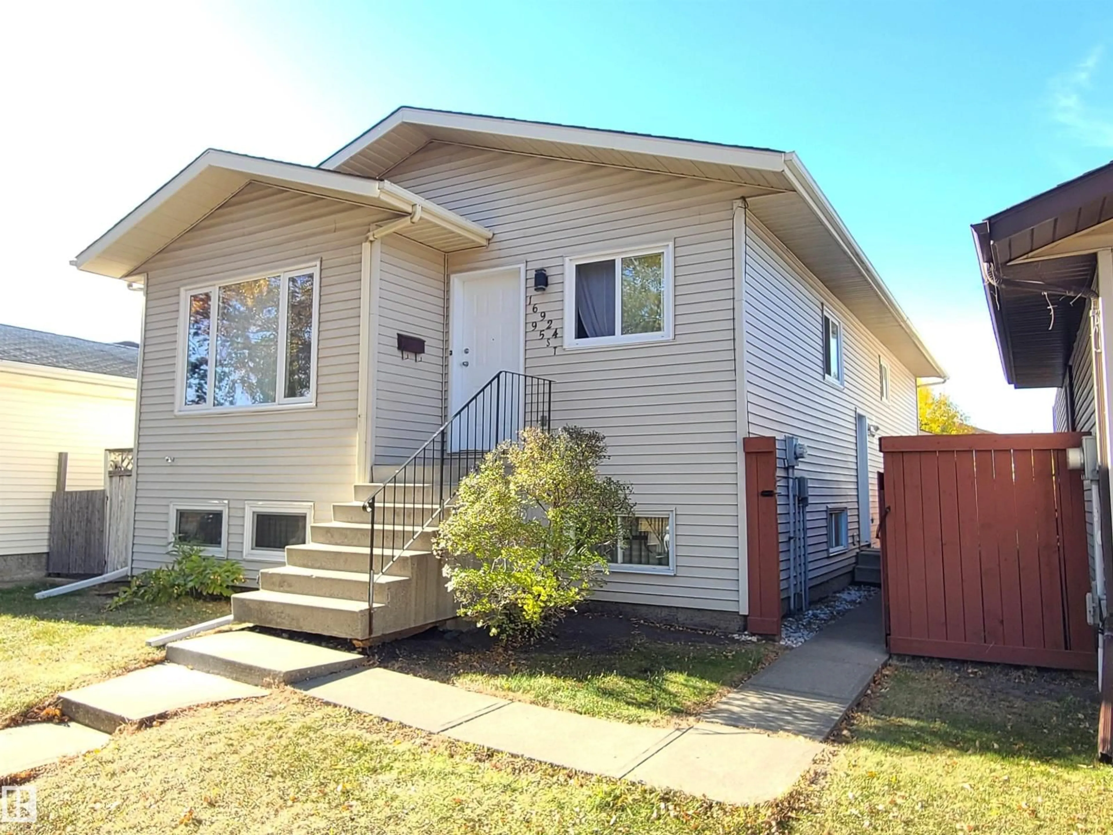 Home with vinyl exterior material, street for NW - 16924 95 ST, Edmonton Alberta T5T1Z1