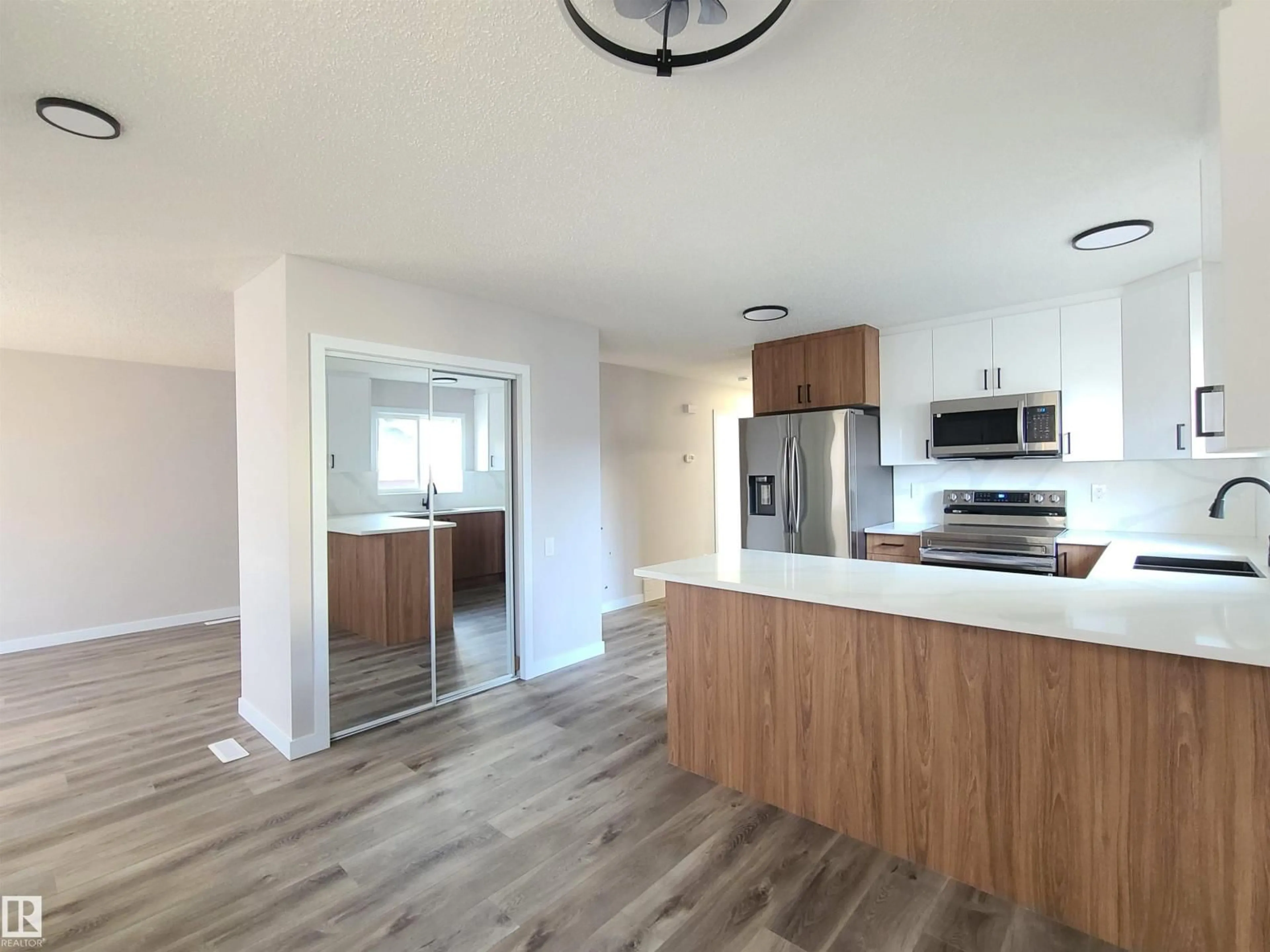 Open concept kitchen, wood/laminate floor for NW - 16924 95 ST, Edmonton Alberta T5T1Z1