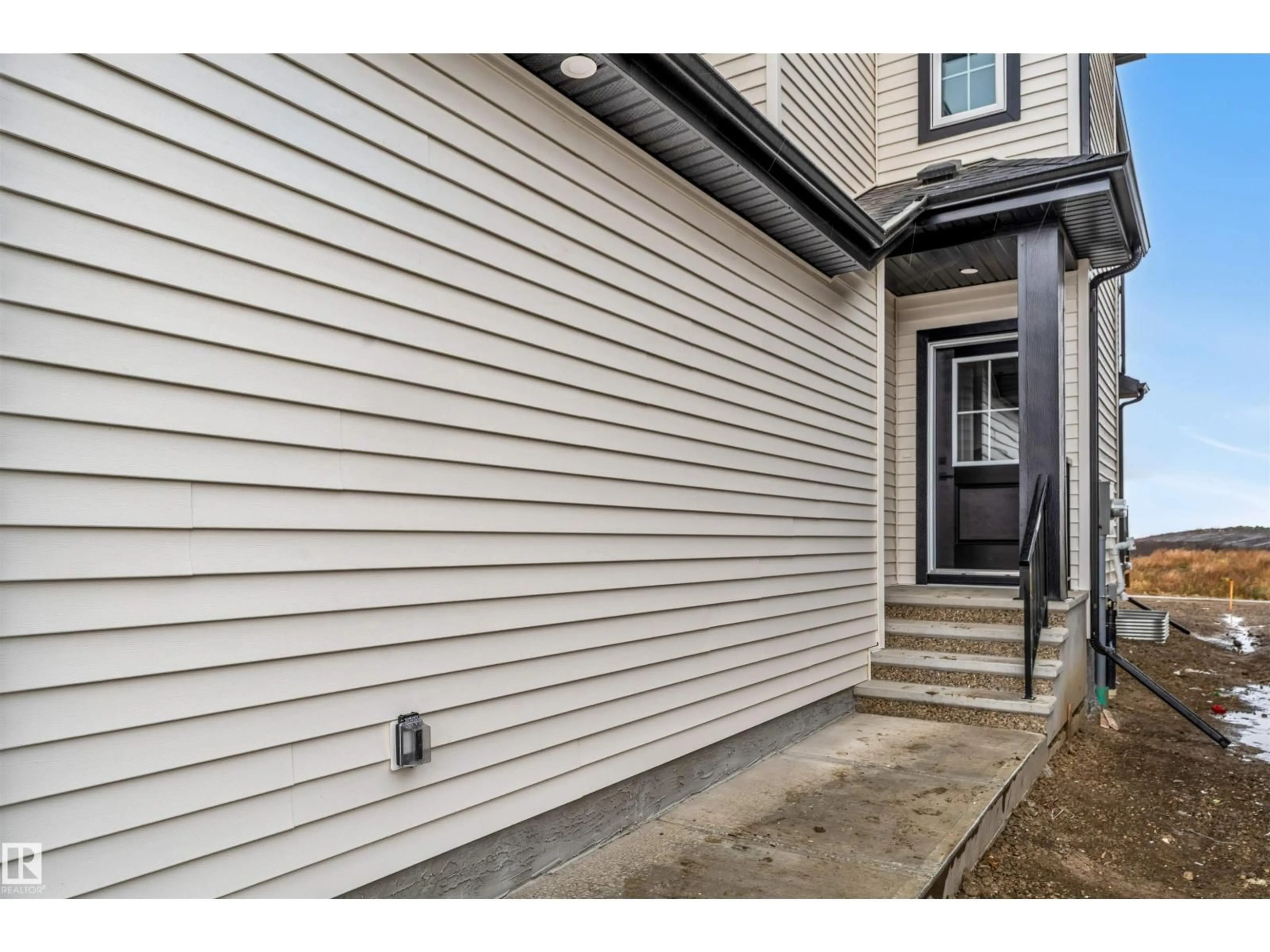 Home with vinyl exterior material, street for 139 PIERWYCK LO, Spruce Grove Alberta T7X3W1