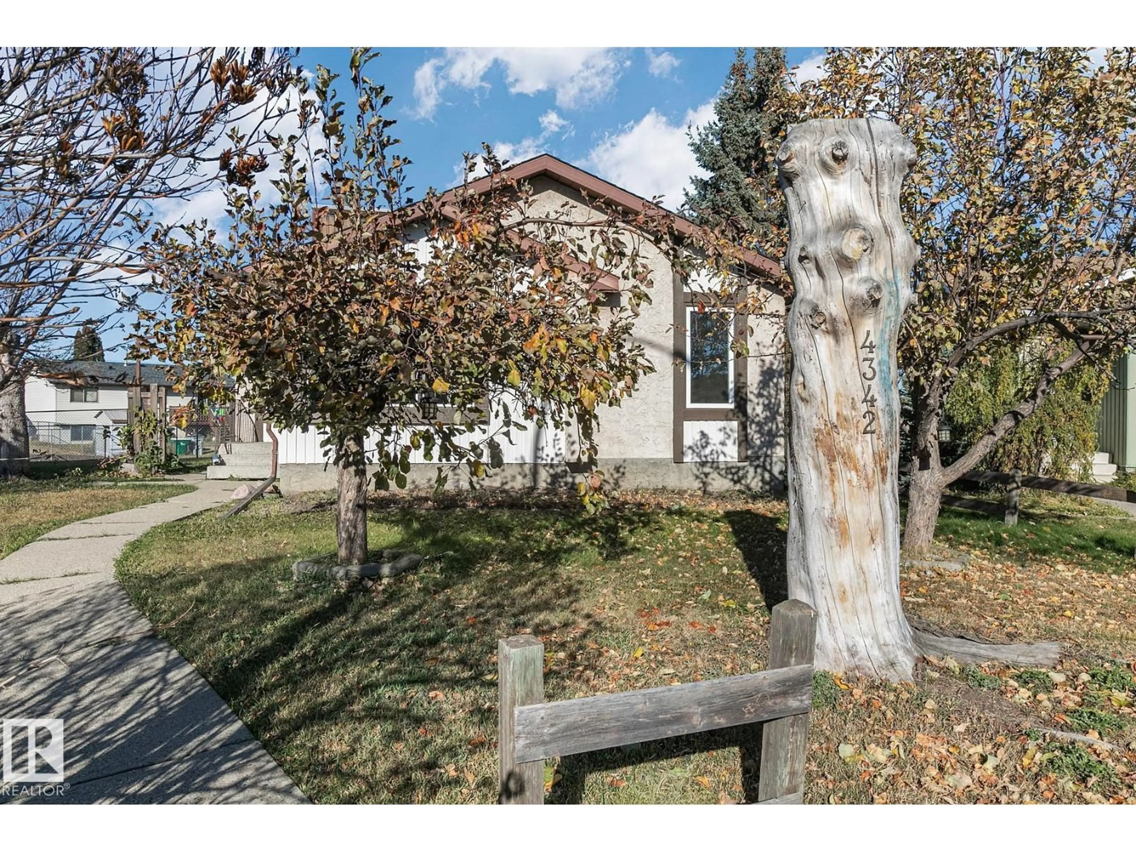 A pic from outside/outdoor area/front of a property/back of a property/a pic from drone, street for 4342 50 ST, Gibbons Alberta T0A1N0